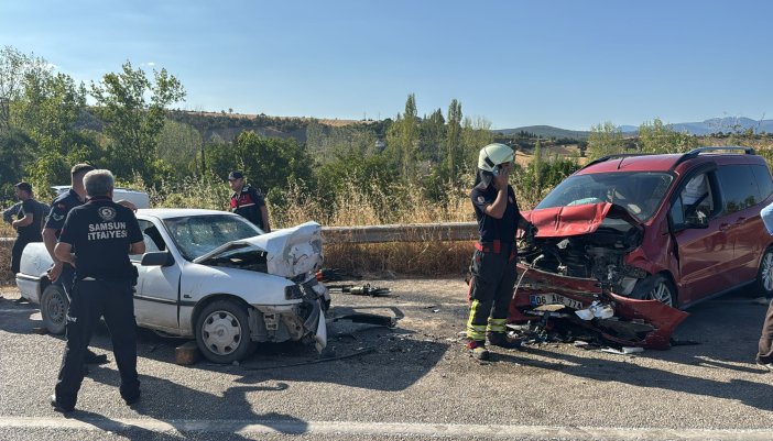 aa-20250828-38951351-38951349-samsunda-iki-otomobilin-carpismasi-sonucu-1-kisi-oldu-11-kisi-yaralandi.jpg