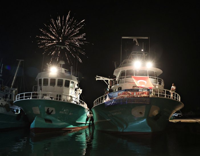 aa-20250831-38983873-38983866-samsunlu-balikcilar-vira-bismillah-diyerek-denize-acildi.jpg