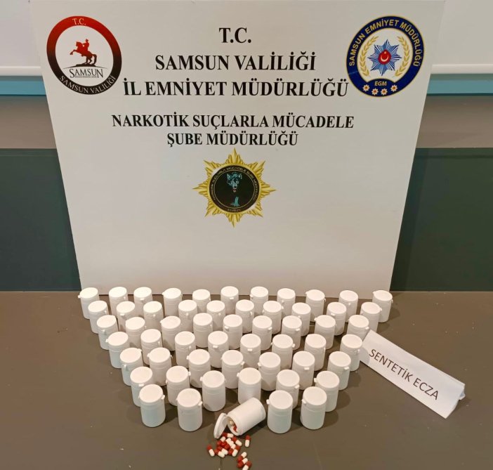 aa-20250902-39002561-39002560-samsunda-3-bin-200-adet-sentetik-ecza-ele-gecirildi.jpg