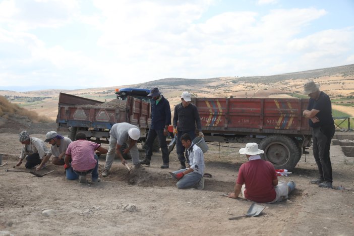 aa-20250906-39033515-39033513-hititlerin-kutsal-kenti-nerikte-yerel-halk-kaskalarin-izi-araniyor.jpg