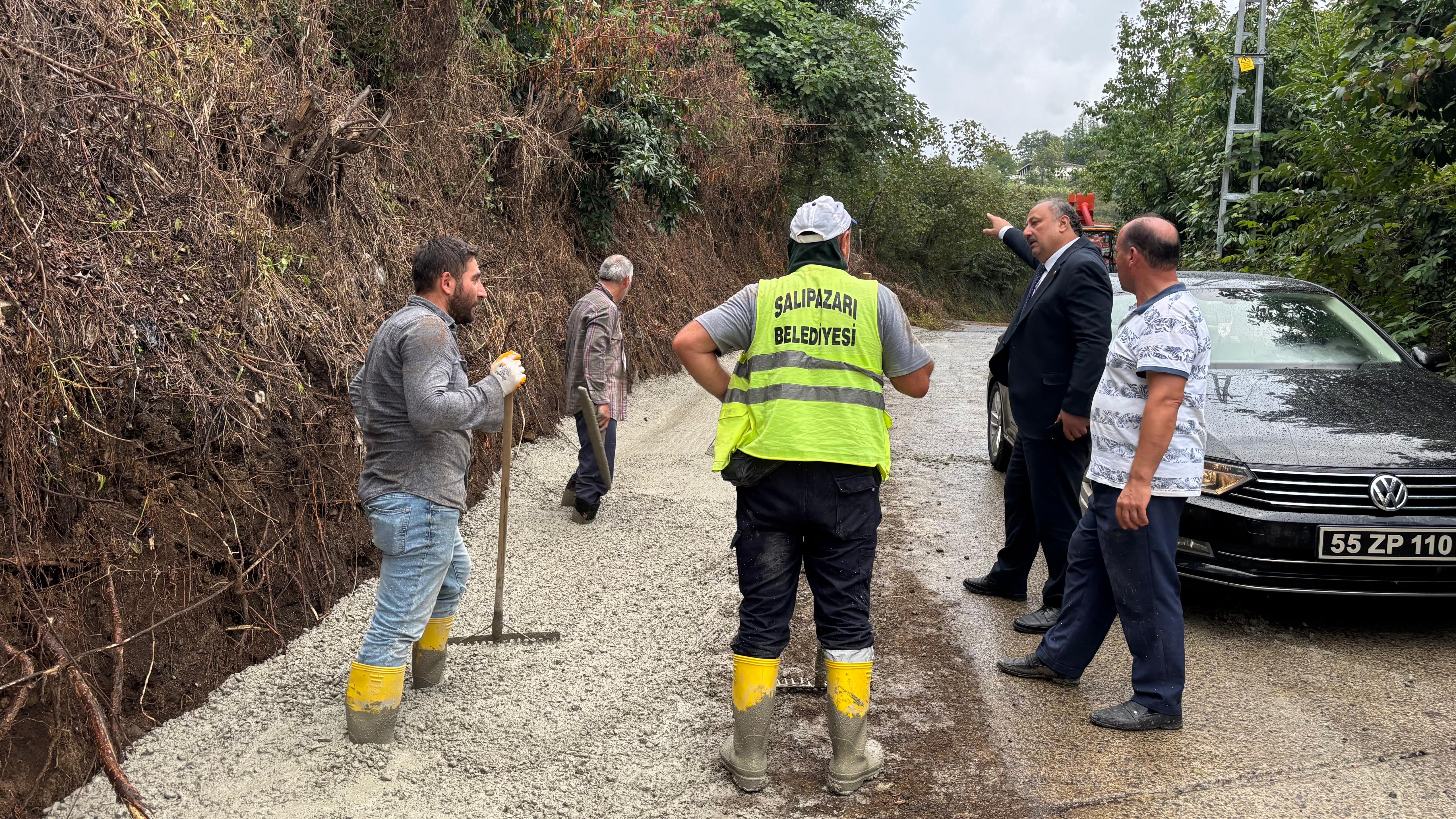 aa-20250910-39071225-39071224-salipazari-belediye-baskani-karaca-yol-calismalarini-yerinde-inceledi.jpg