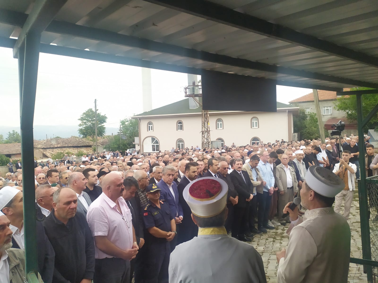 aa-20250911-39083237-39083236-vezirkopru-ziraat-odasi-baskani-kayanin-cenazesi-topraga-verildi.jpg