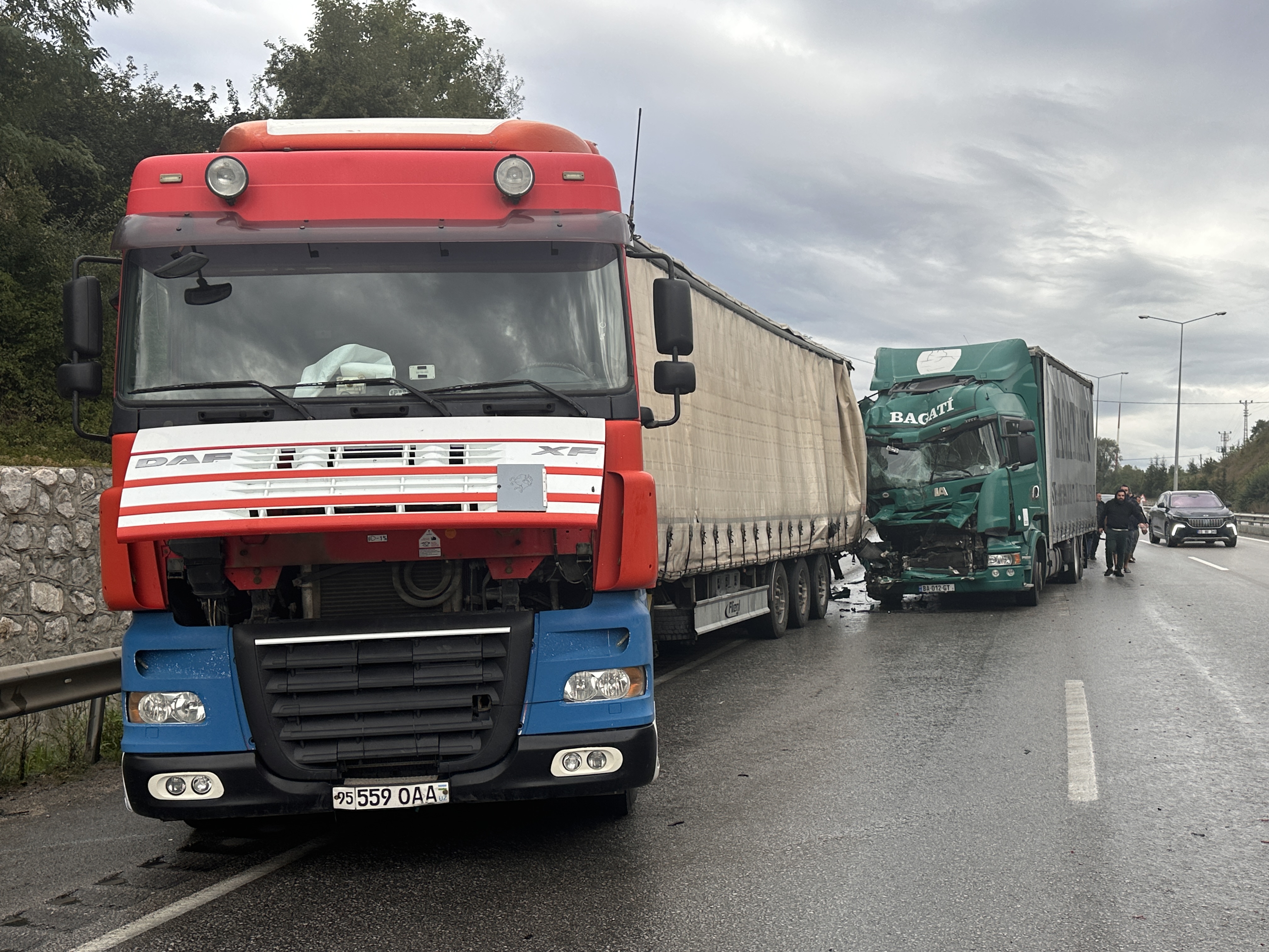 aa-20250918-39155111-39155110-samsunda-3-ayri-trafik-kazasi-ulasimda-aksamalara-neden-oldu.jpg