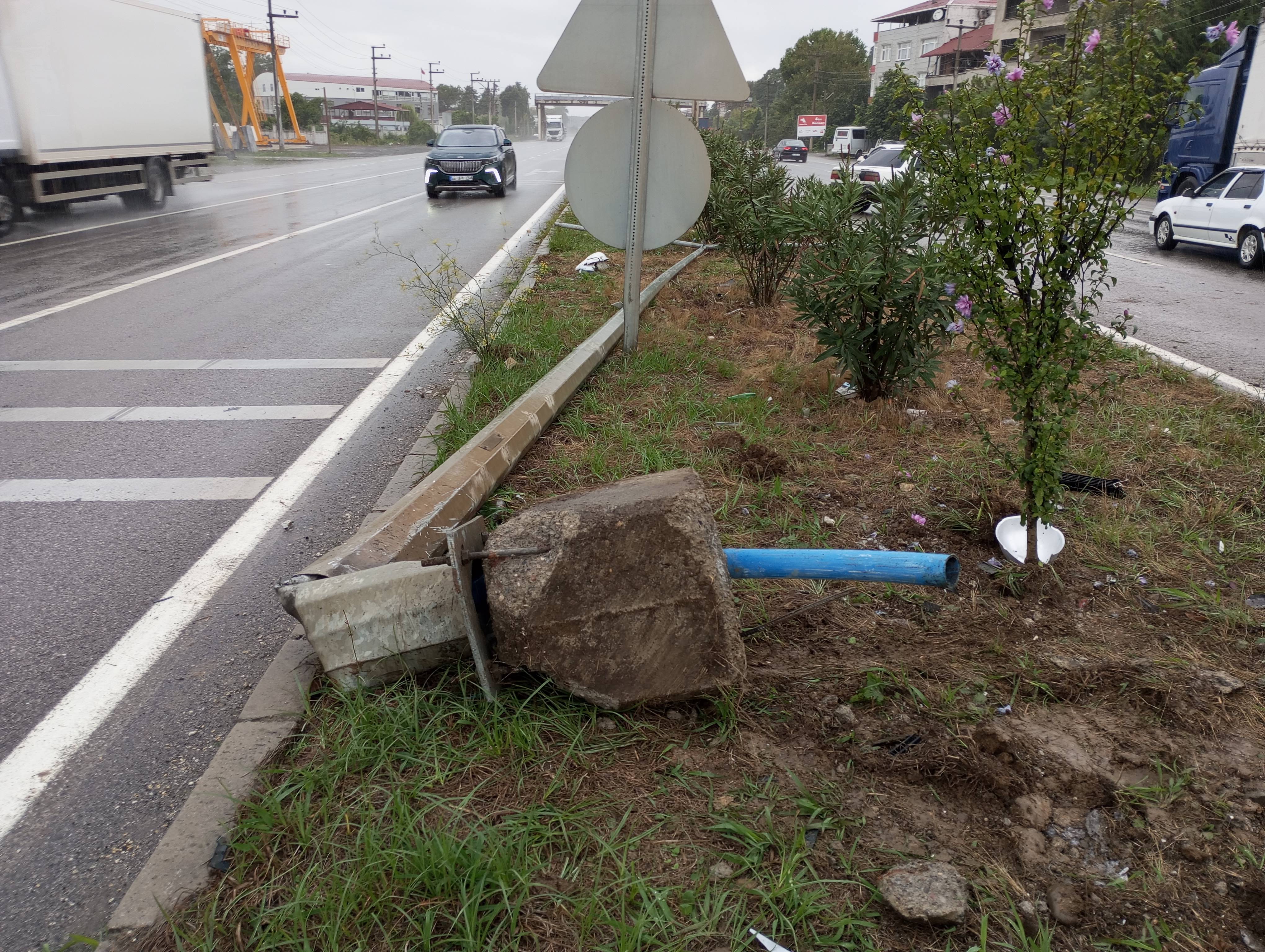 aa-20250919-39165416-39165414-samsunda-otomobil-aydinlatma-diregine-carpti-2-kisi-yaralandi-001.jpg