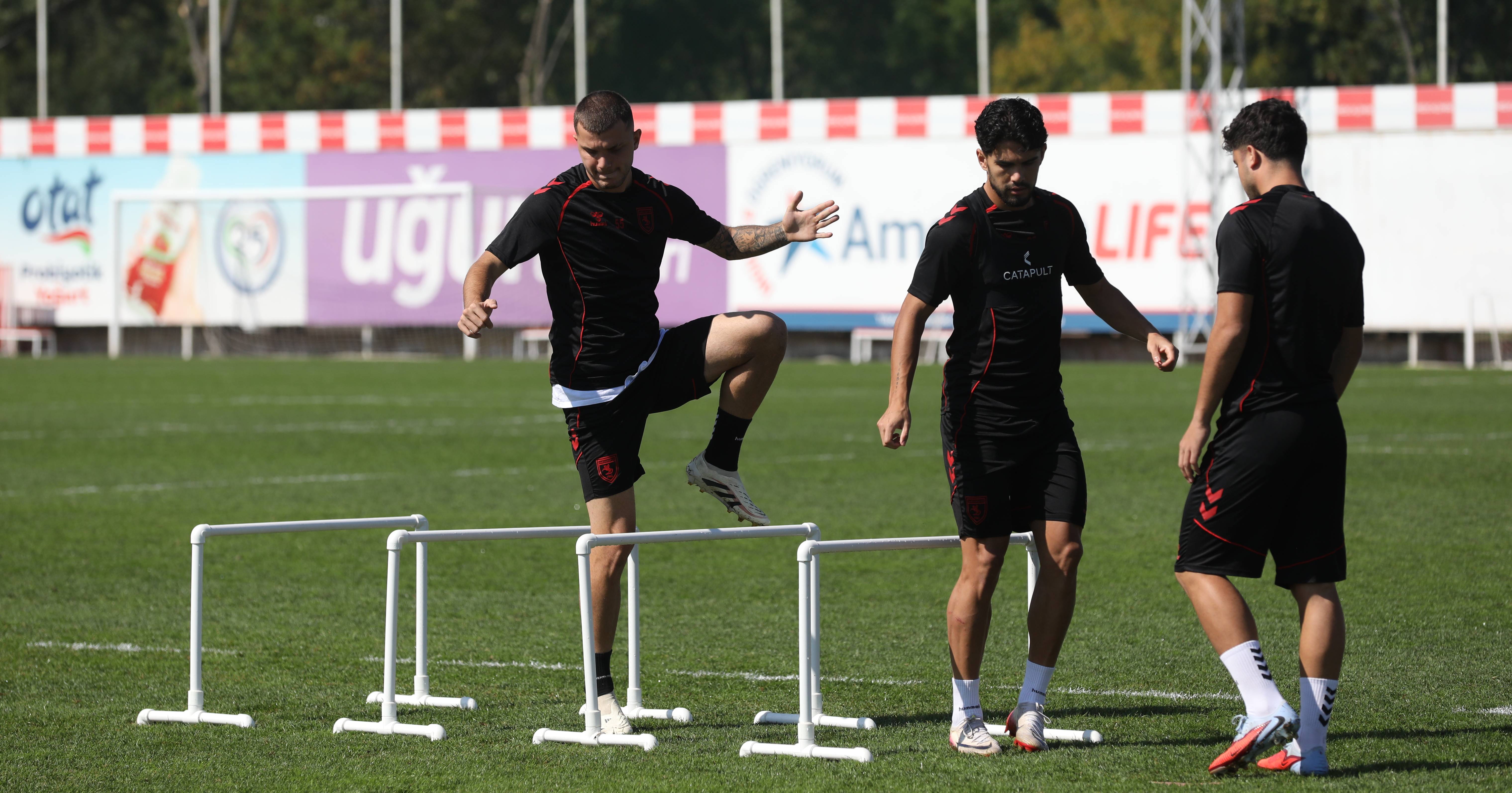 aa-20250925-39221450-39221448-samsunspor-gaziantep-fk-macinin-hazirliklarini-surdurdu.jpg