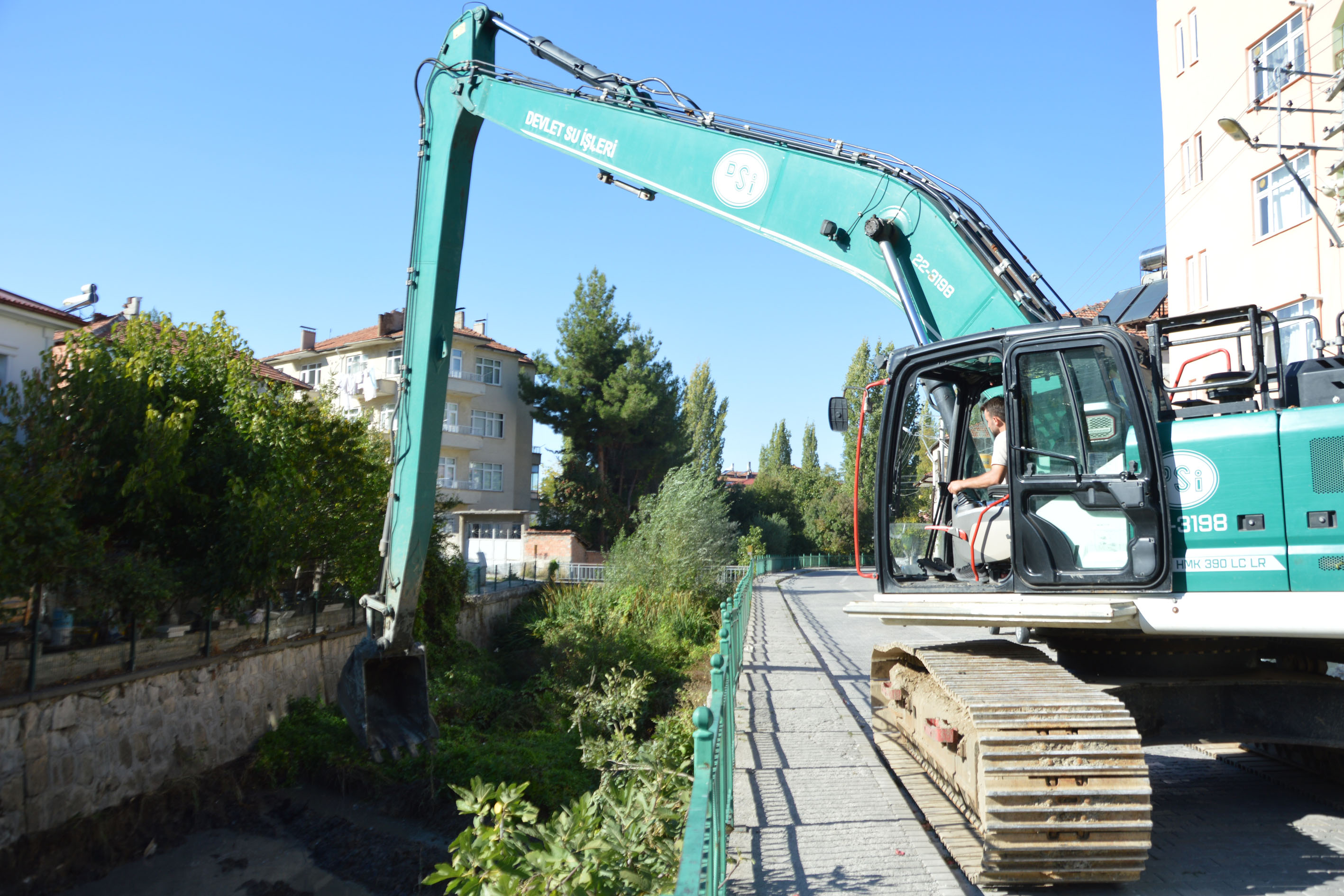 aa-20251006-39328383-39328381-samsunda-yagis-oncesi-irmak-ve-dere-yataklari-temizleniyor.jpg