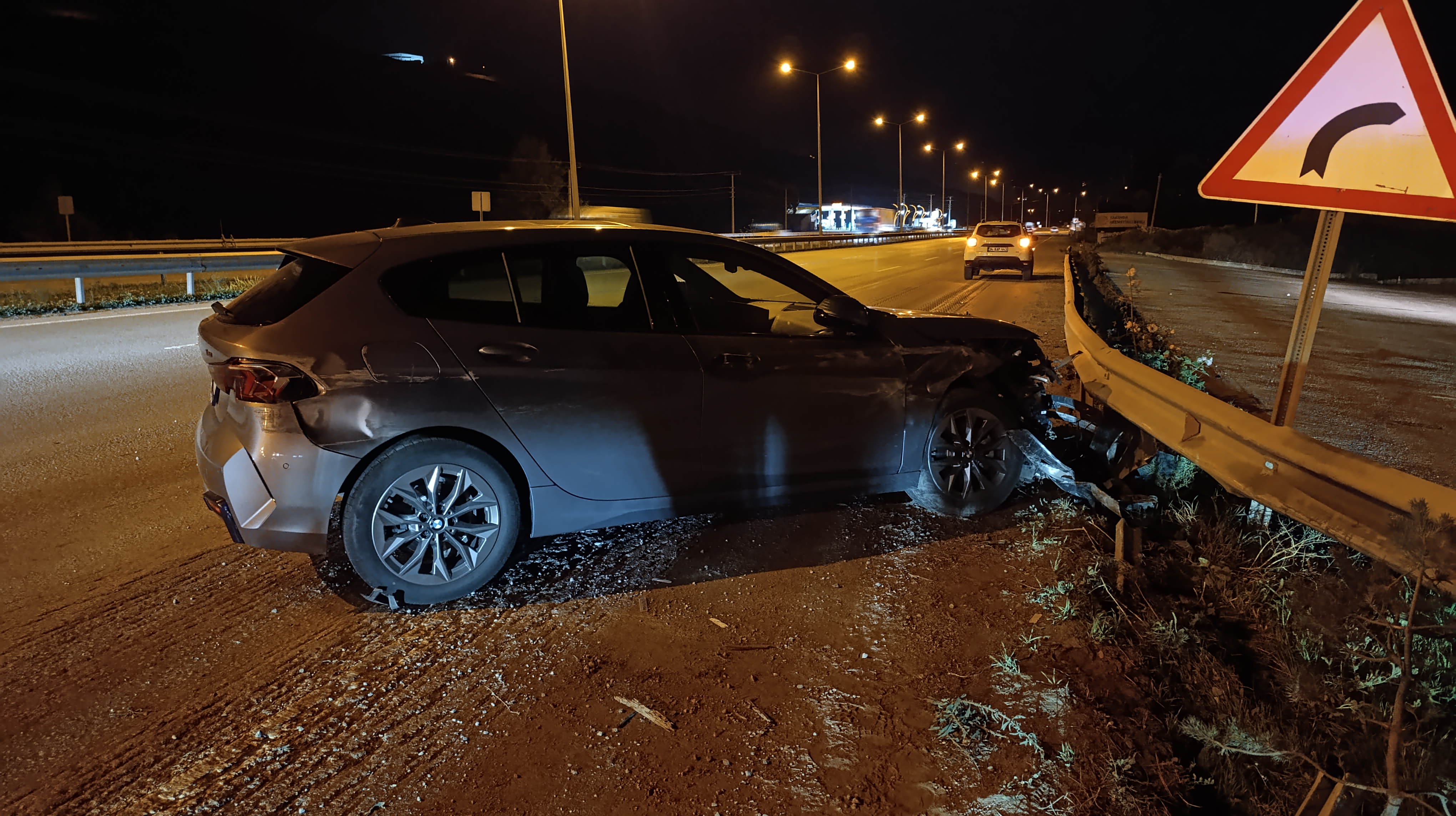 aa-20251006-39329763-39329757-samsunda-bariyere-carpan-otomobildeki-1-kisi-yaralandi.jpg
