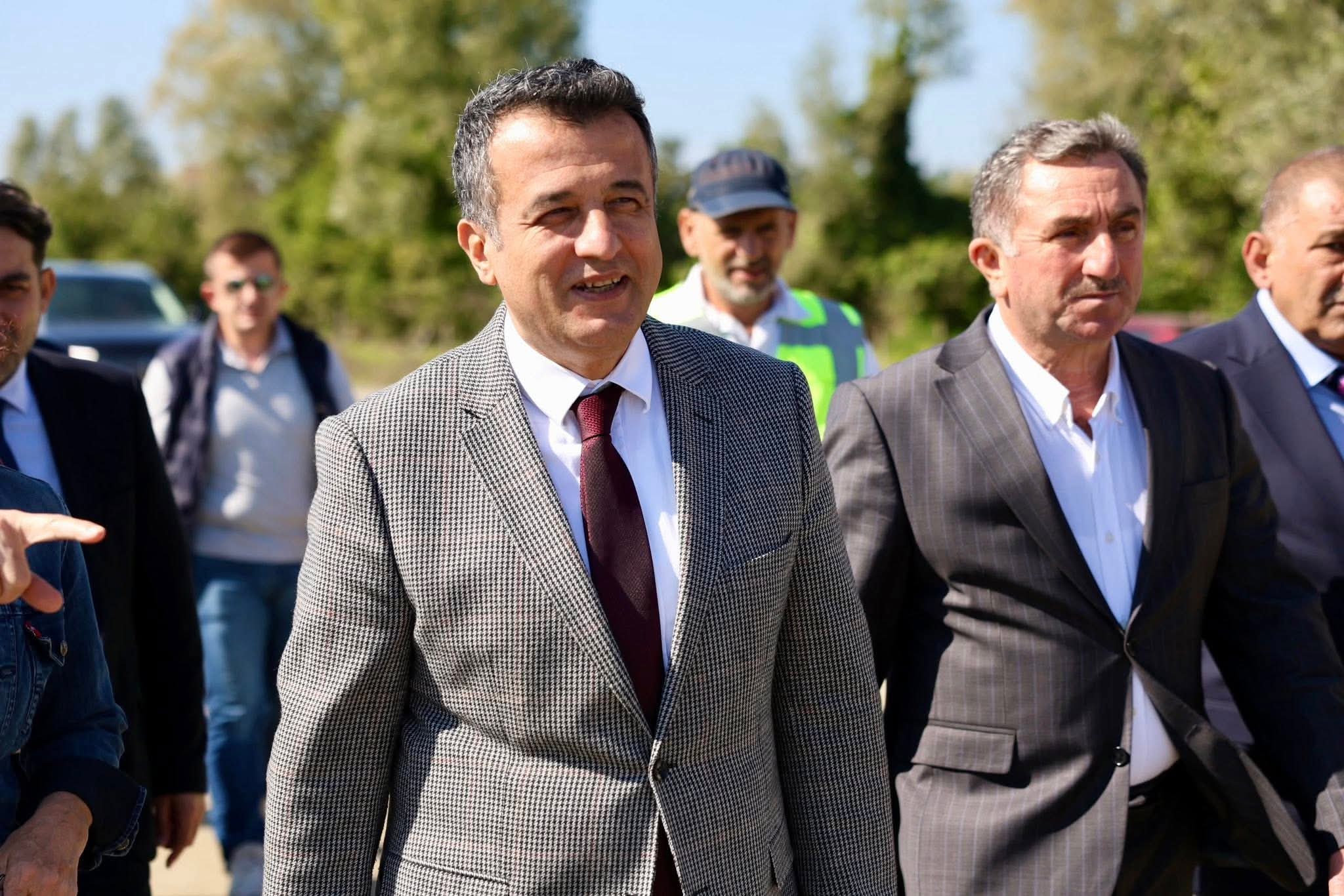aa-20251007-39338446-39338439-buyuksehir-belediye-baskani-dogan-termede-bulvar-yolu-calismalarini-inceledi.jpg