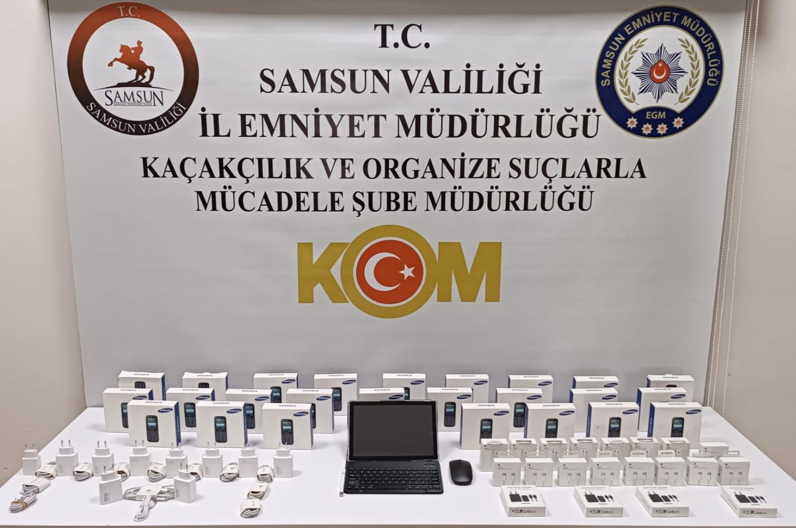 aa-20251010-39364157-39364156-samsunda-gumruk-kacagi-25-cep-telefonu-ele-gecirildi.jpg