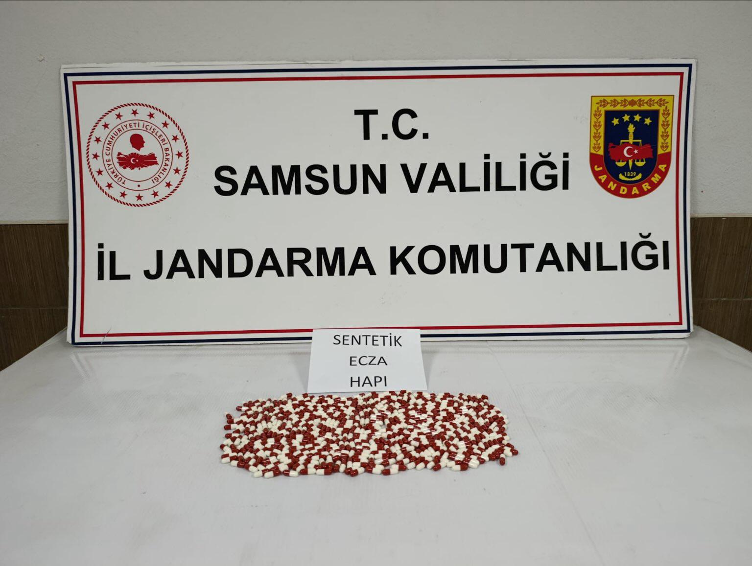 aa-20251011-39375121-39375120-samsunda-uyusturucu-bulunan-aracin-surucusu-gozaltina-alindi.jpg