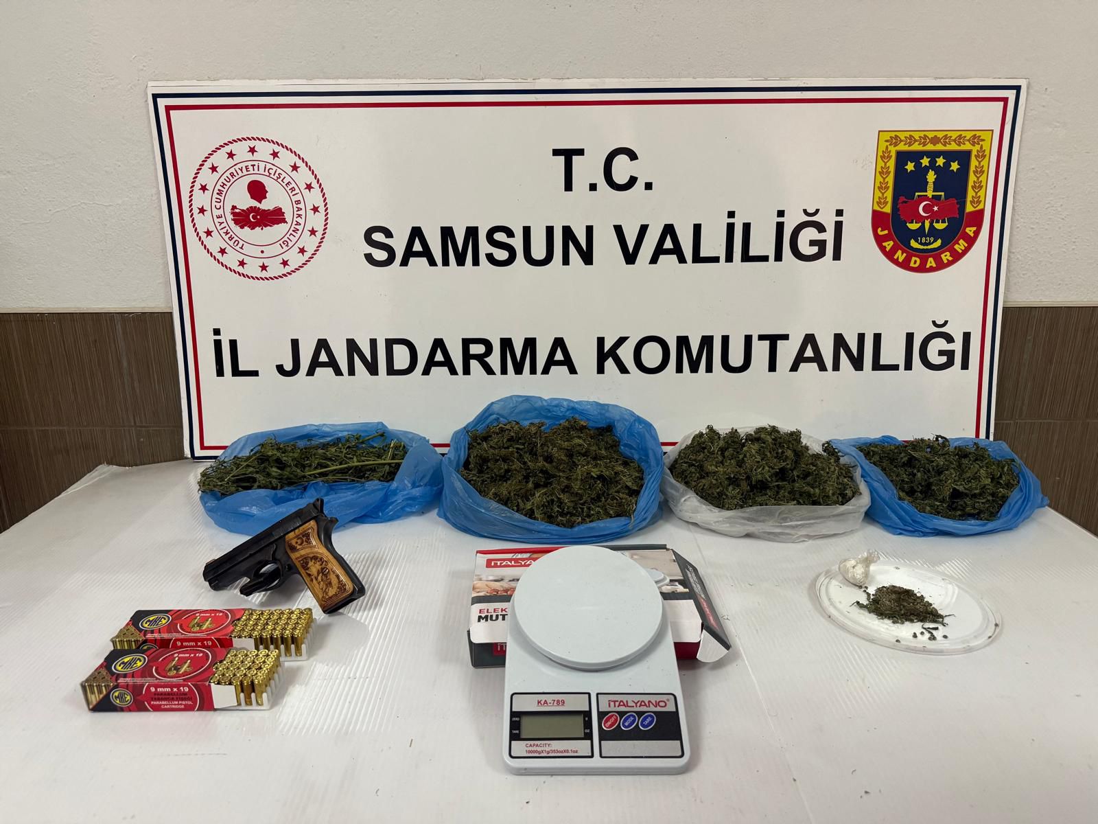aa-20251016-39425187-39425186-samsunda-uyusturucu-operasyonlarinda-2-zanli-yakalandi.jpg