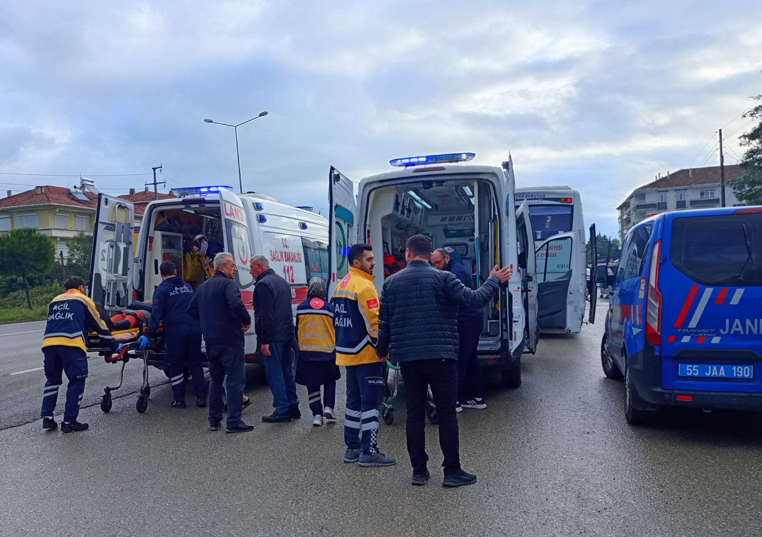aa-20251017-39436276-39436274-samsunda-tumsekten-hizli-gecen-halk-otobusundeki-4-yolcu-yaralandi.jpg