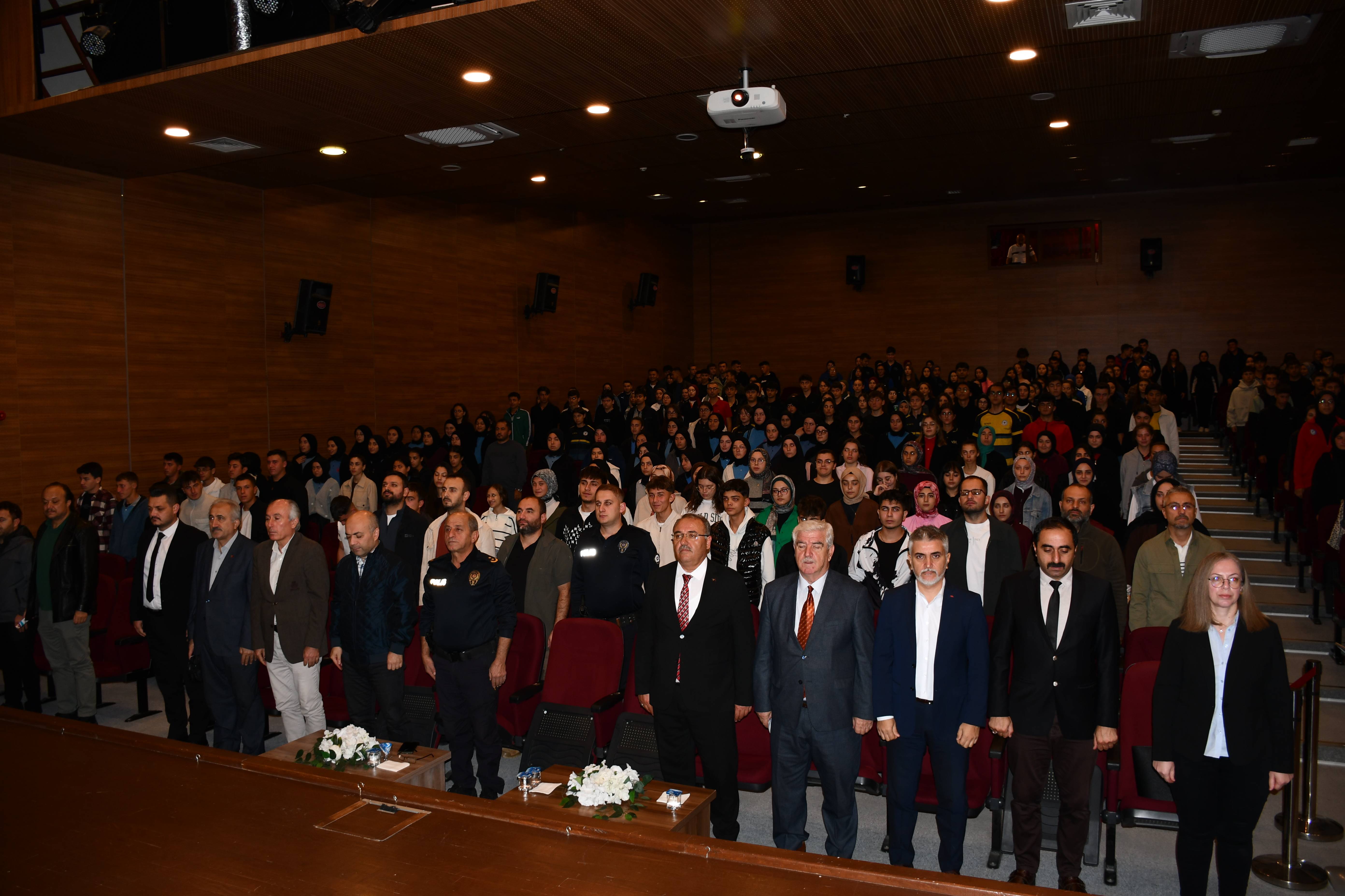 aa-20251017-39437824-39437822-samsunda-ogrenciler-siber-tehditlere-karsi-bilgilendirildi.jpg