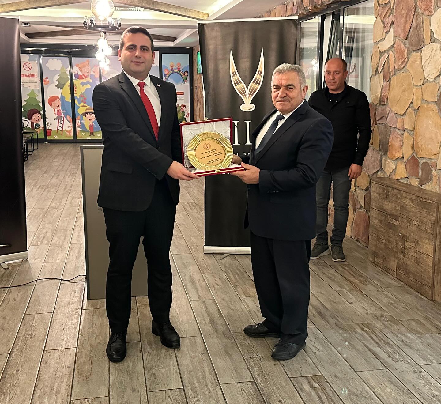 aa-20251024-39512072-39512071-ladik-kaymakam-vekili-ozbalta-icin-veda-yemegi-duzenlendi.jpg
