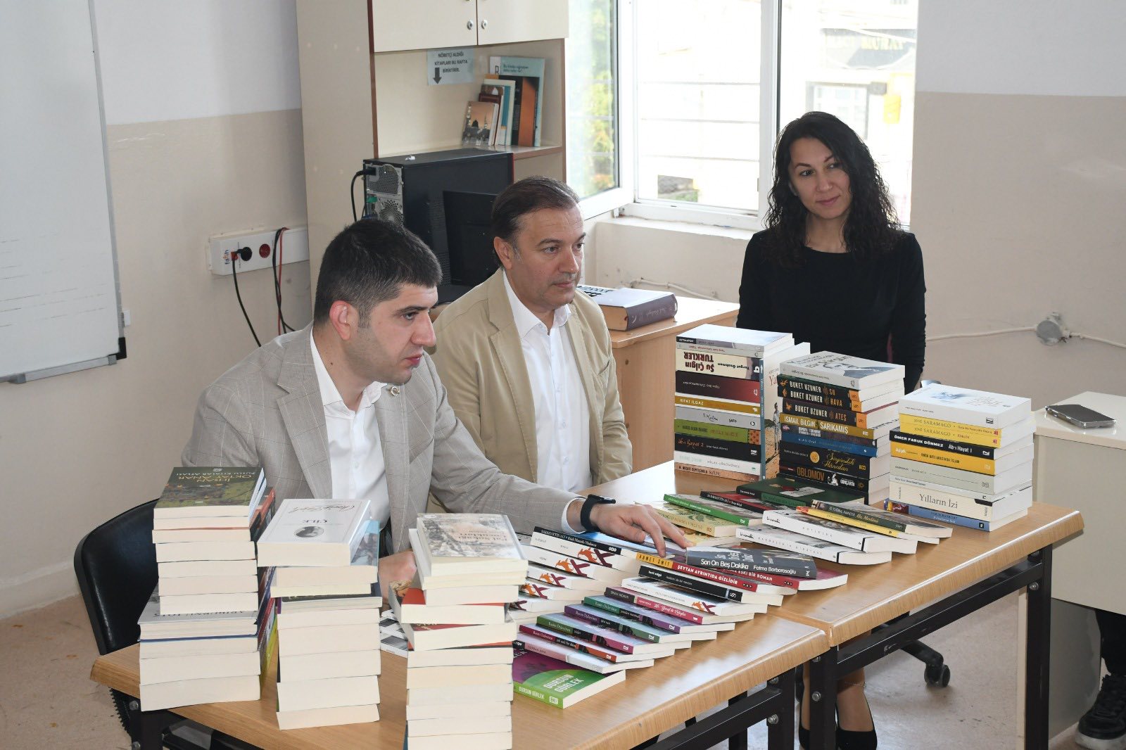 aa-20251028-39540632-39540631-alacamda-10-bin-kitap-ogrencilerle-bulusturuldu.jpg