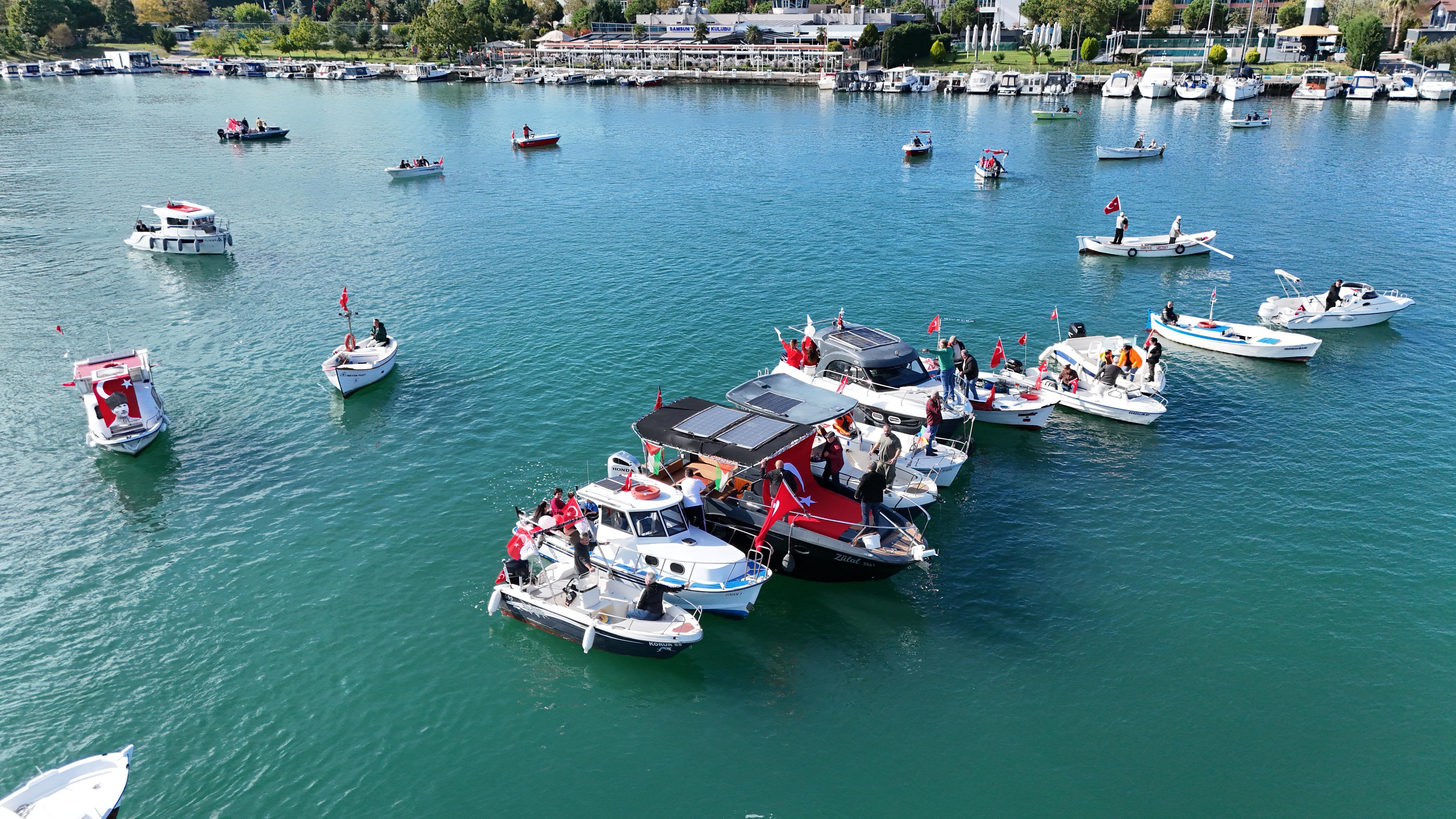aa-20251028-39540941-39540940-samsunda-teknelerle-denizde-ay-yildiz-olusturuldu.jpg
