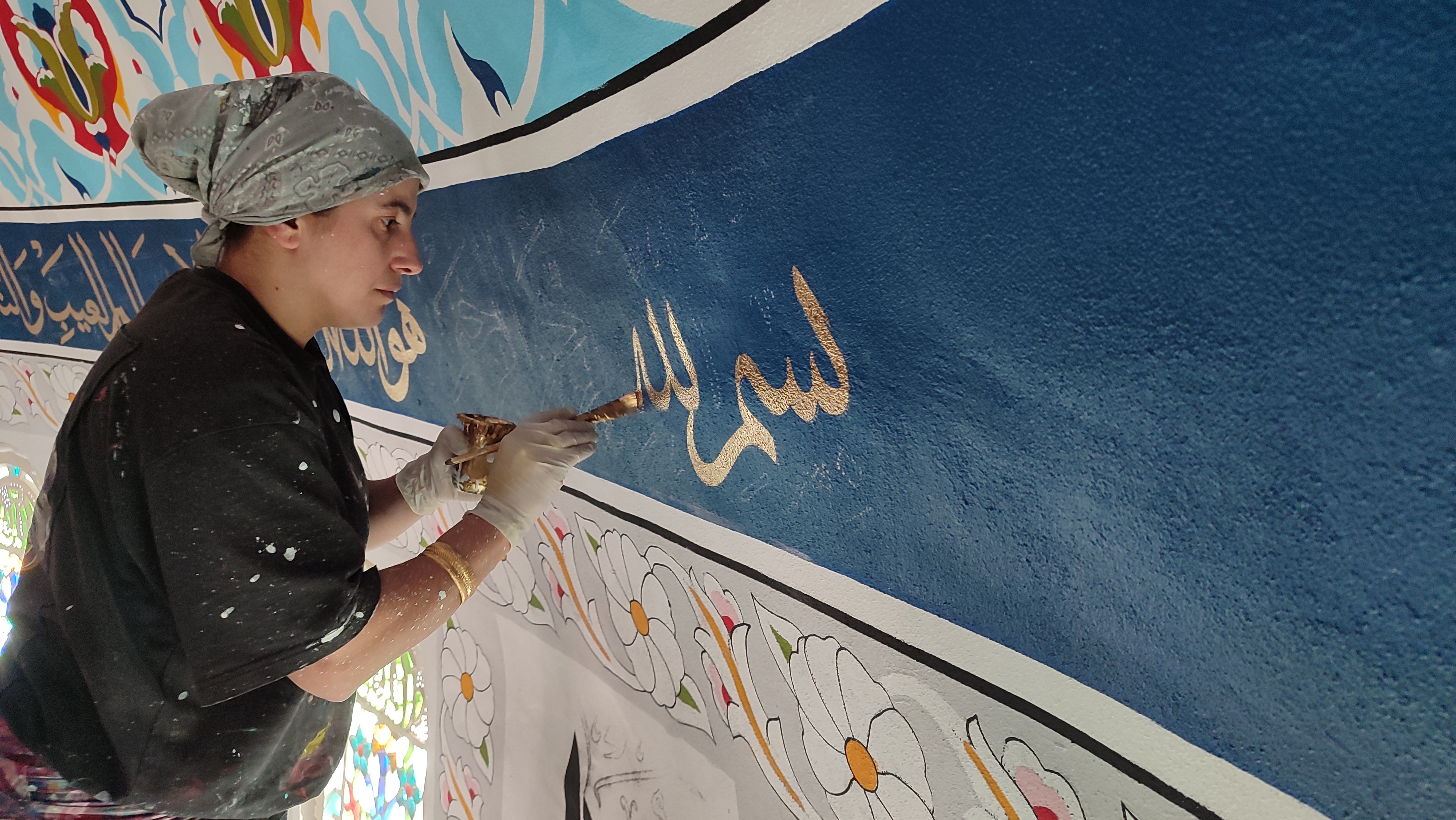 aa-20251102-39591791-39591784-samsunlu-kadin-nakkaslar-camilerin-duvarlarini-motiflerle-susluyor.jpg