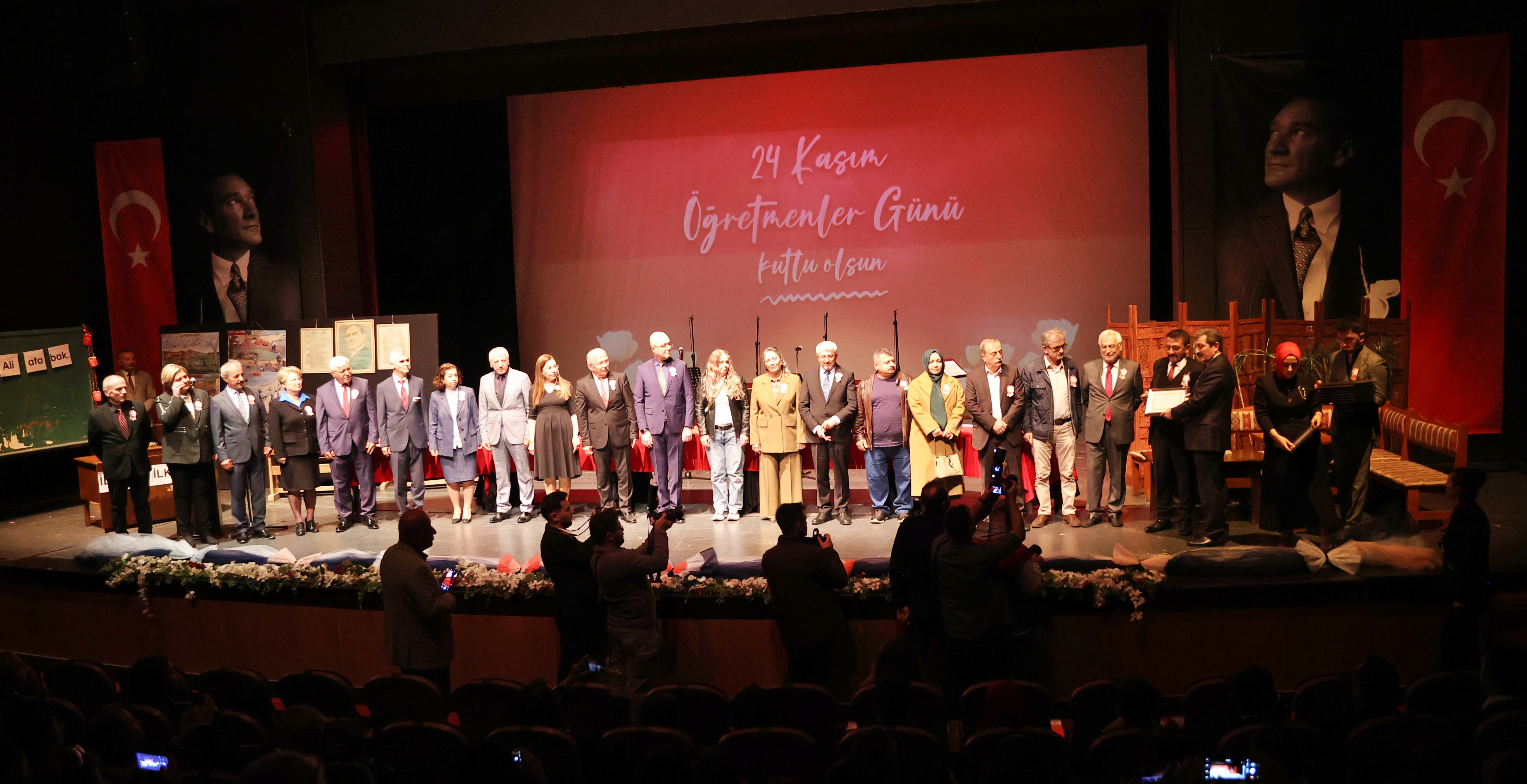 aa-20251124-39790771-39790769-samsunda-ogretmenler-gunu-dolayisiyla-toren-duzenlendi.jpg
