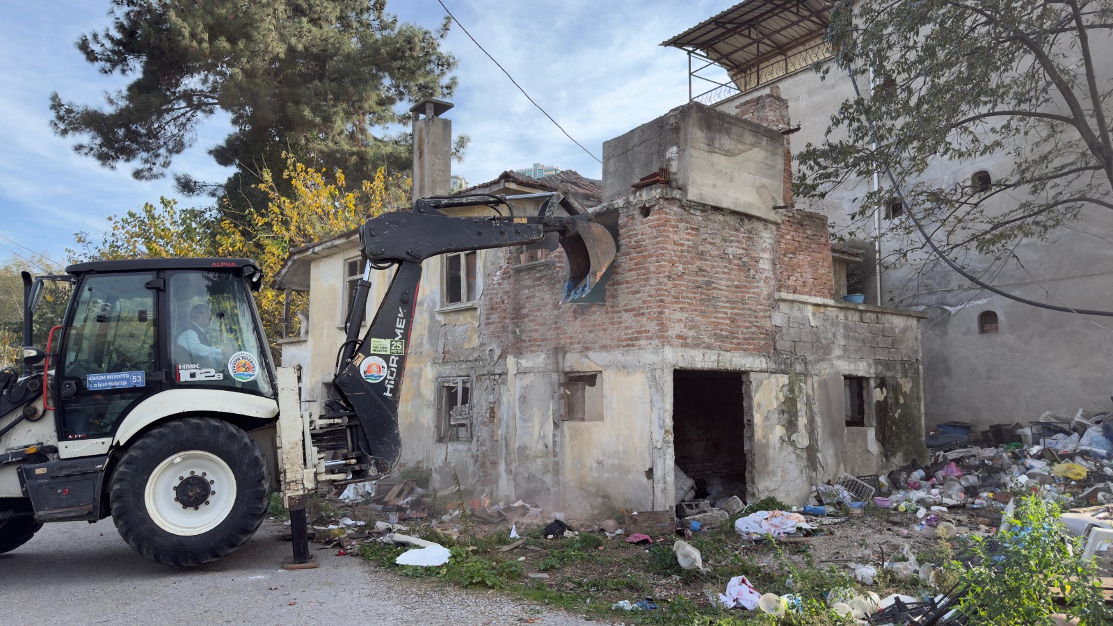 atakum-belediyesi-metruk-yapilari-yikti-5.jpeg
