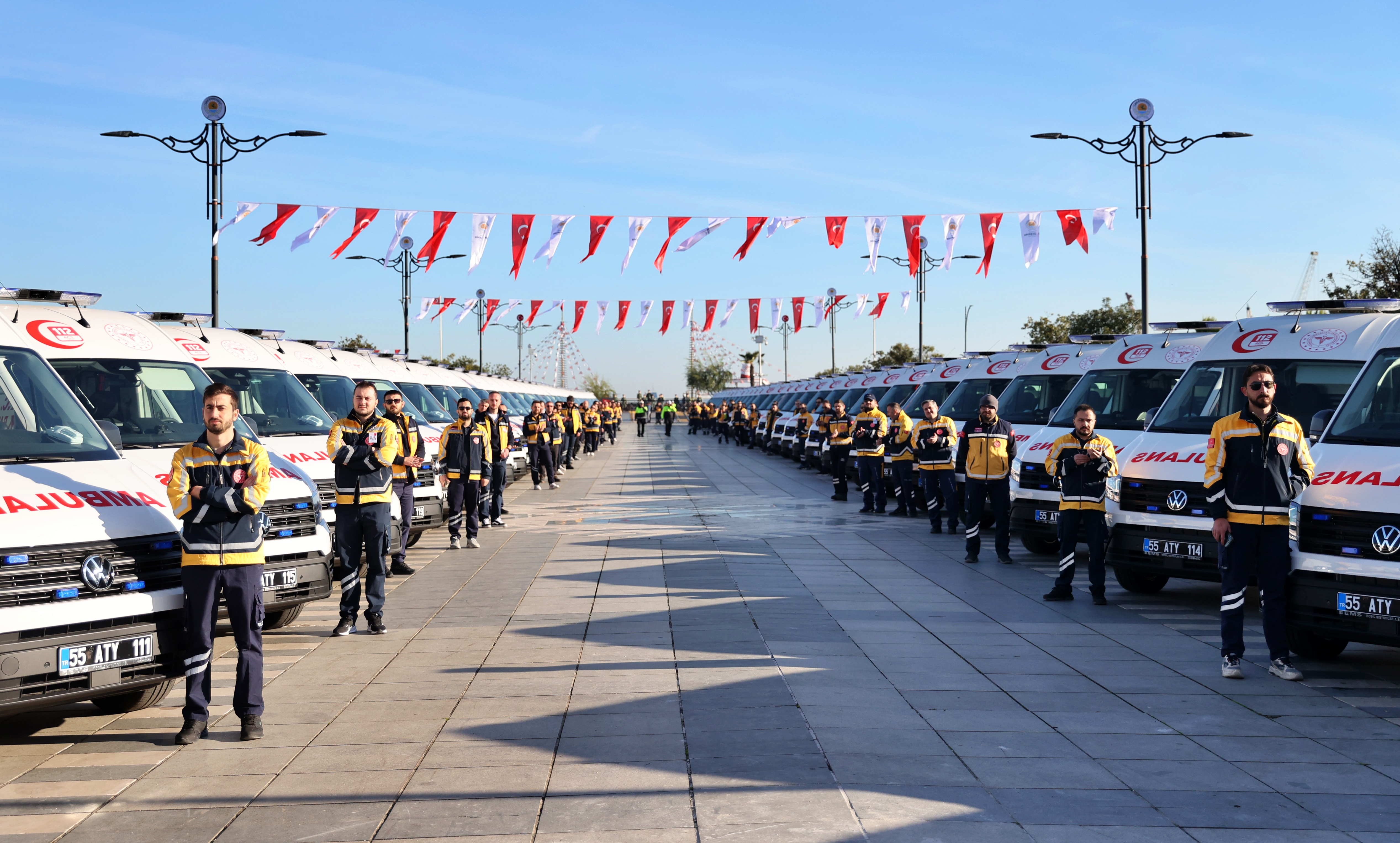 aa-20251205-39897613-39897602-saglik-bakani-memisoglu-samsunda-100-ambulans-teslim-torenine-katildi-001.jpg