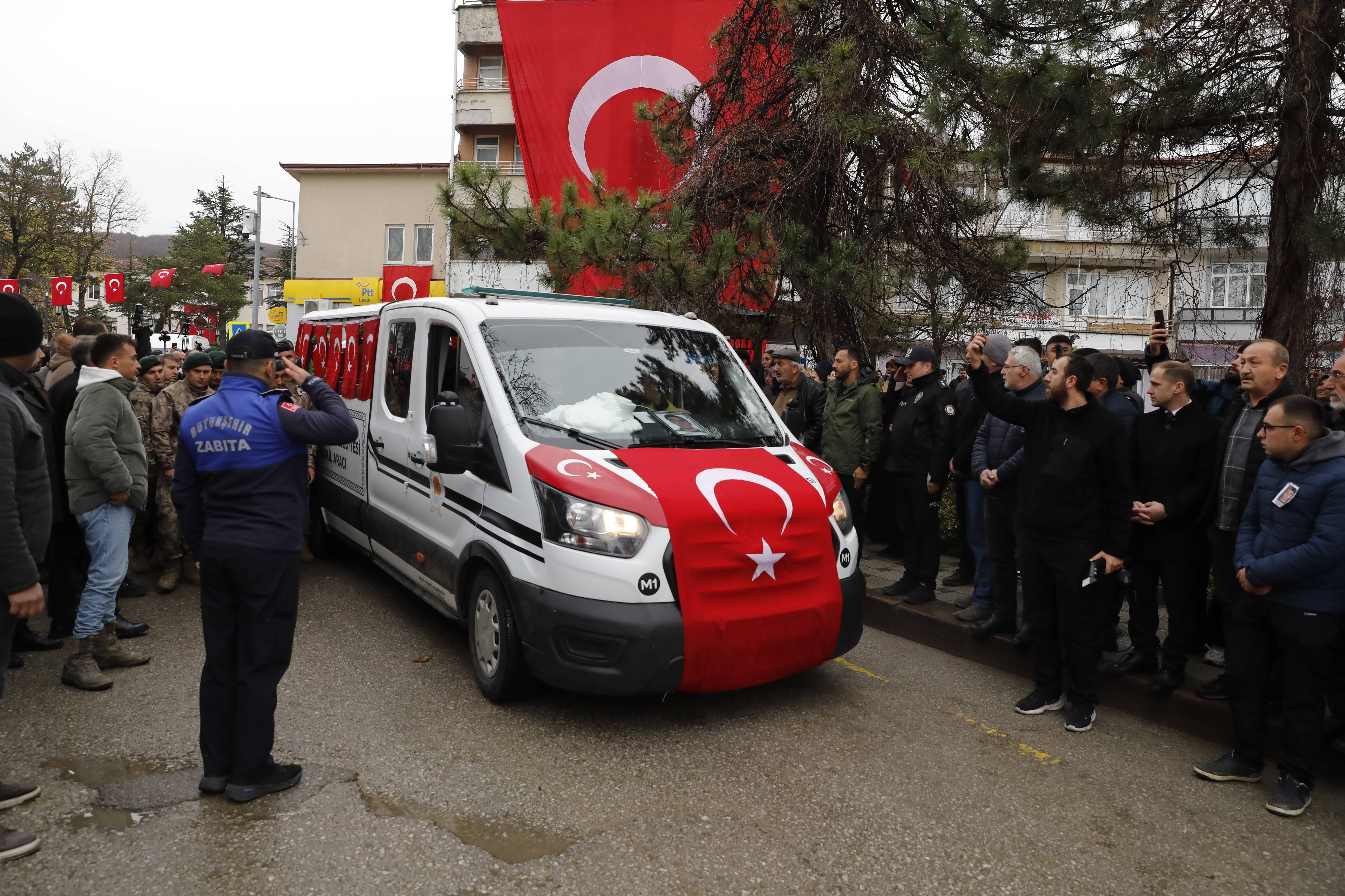 aa-20251209-39932548-39932544-istanbulda-narkotik-operasyonunda-sehit-olan-polis-memuru-albayrak-memleketi-samsunda-defnedildi.jpg