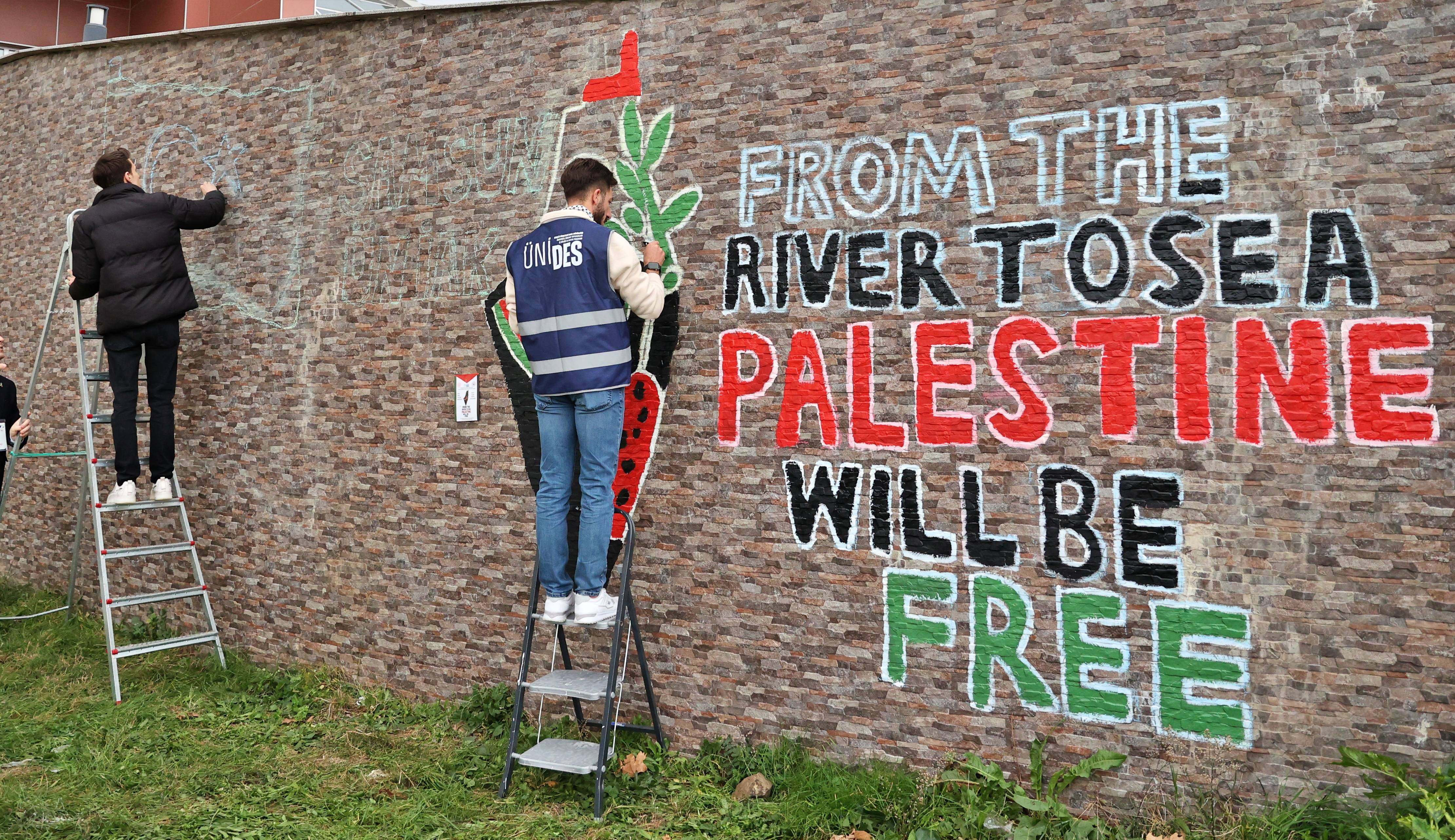aa-20251213-39969609-39969593-samsunda-universite-ogrencilerinden-filistine-grafitili-destek.jpg