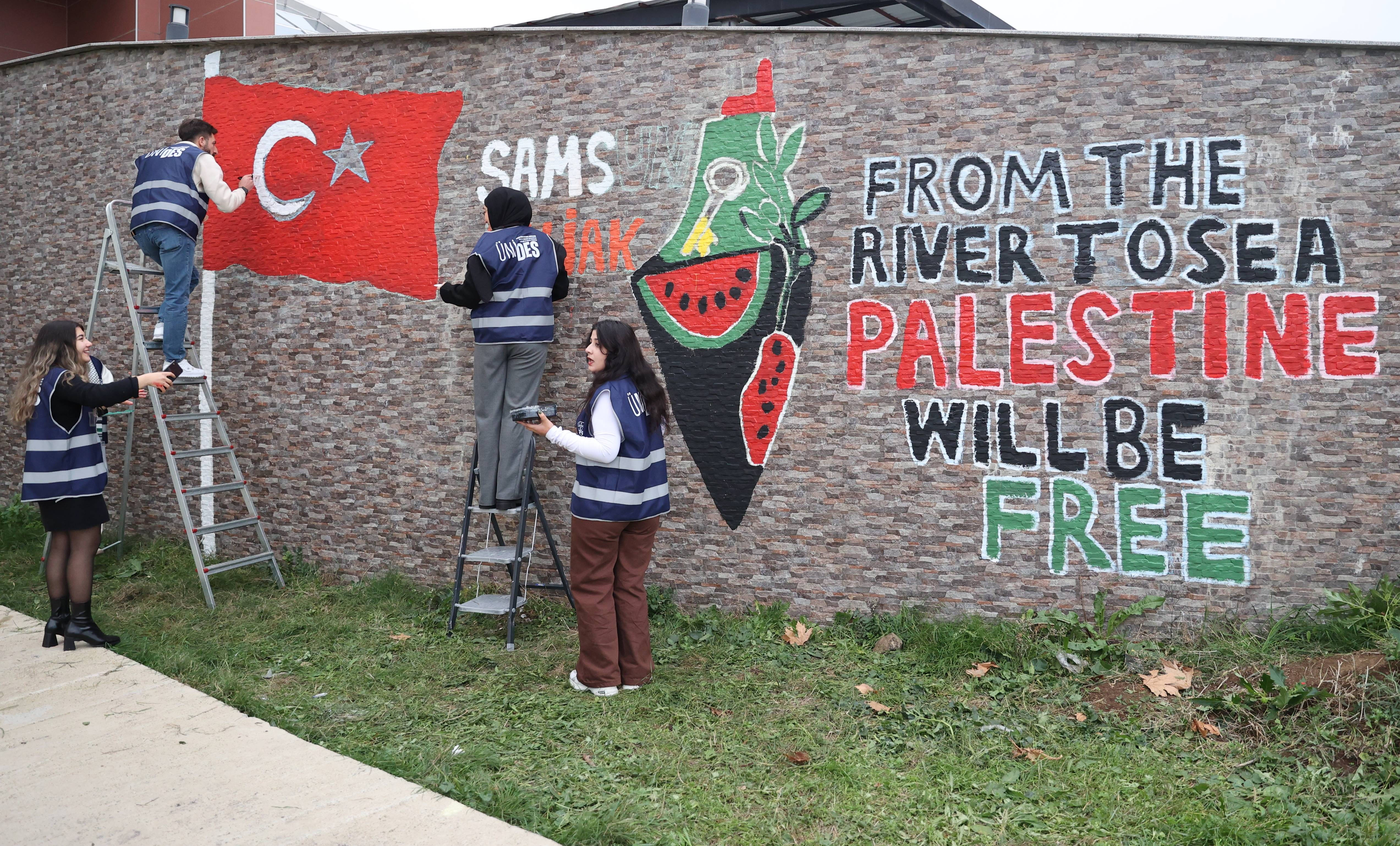 aa-20251213-39969609-39969603-samsunda-universite-ogrencilerinden-filistine-grafitili-destek.jpg