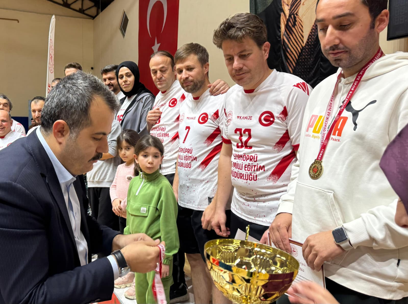 aa-20251217-40004869-40004867-vezirkoprude-ogretmenler-gunu-turnuvalari-tamamlandi.jpg