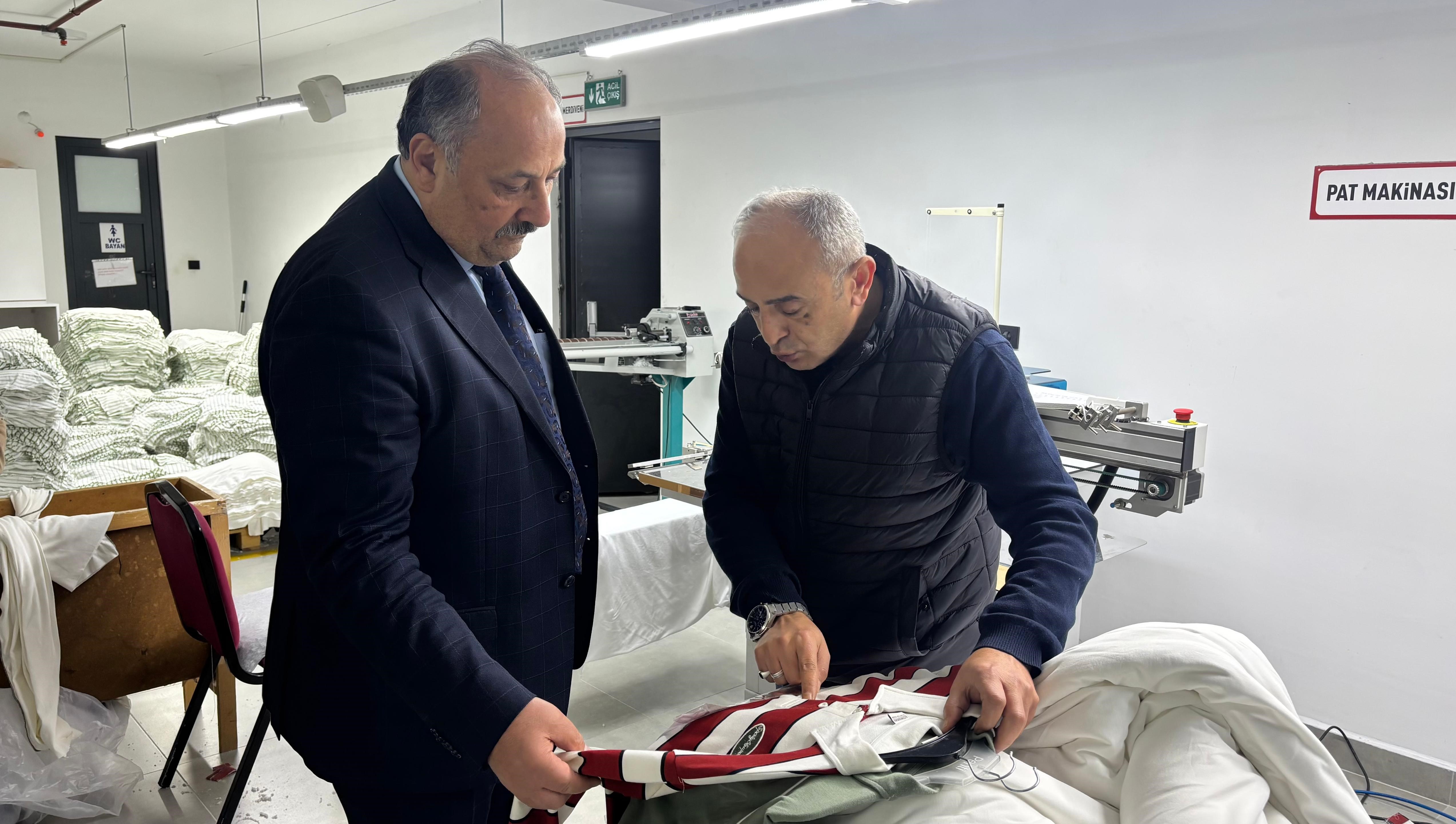 aa-20251225-40070834-40070831-salipazari-belediye-baskani-karacadan-tekstil-firmasina-ziyaret.jpg