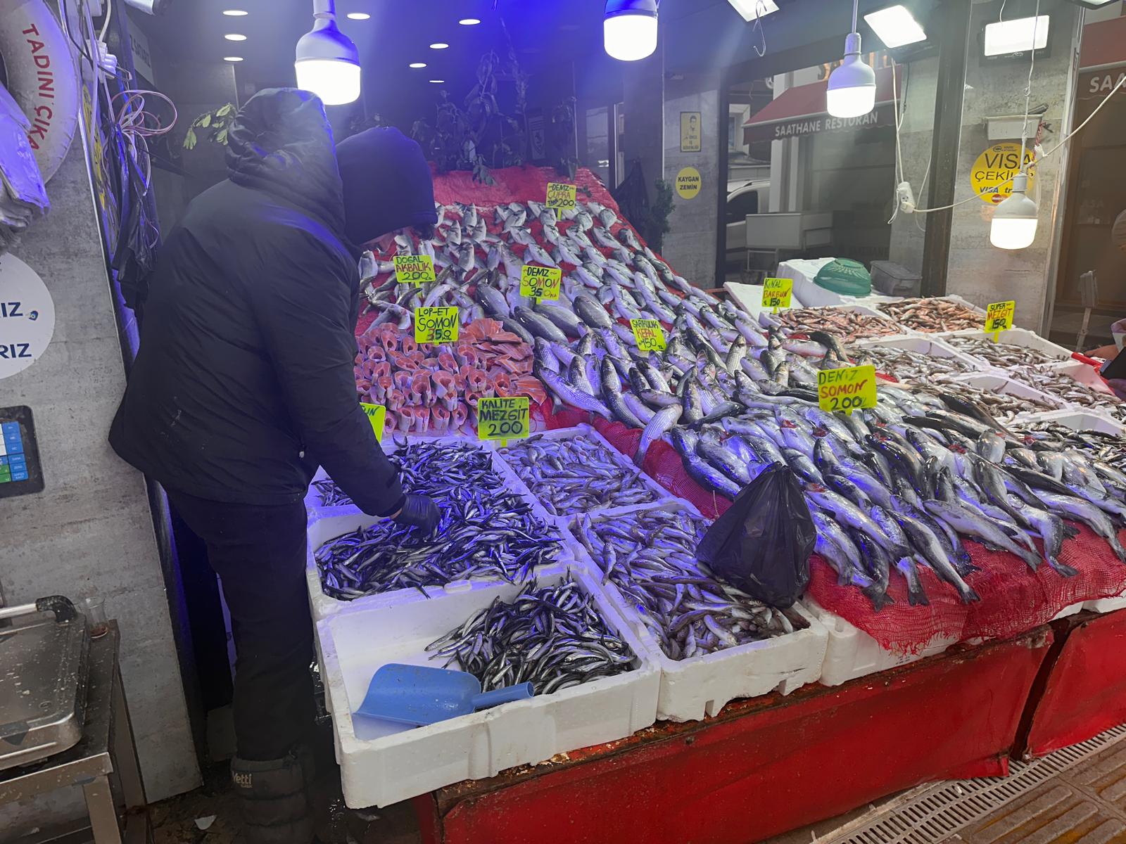 aa-20260104-40157777-40157776-samsunda-hamsinin-kilogrami-130150-liradan-satiliyor.jpg