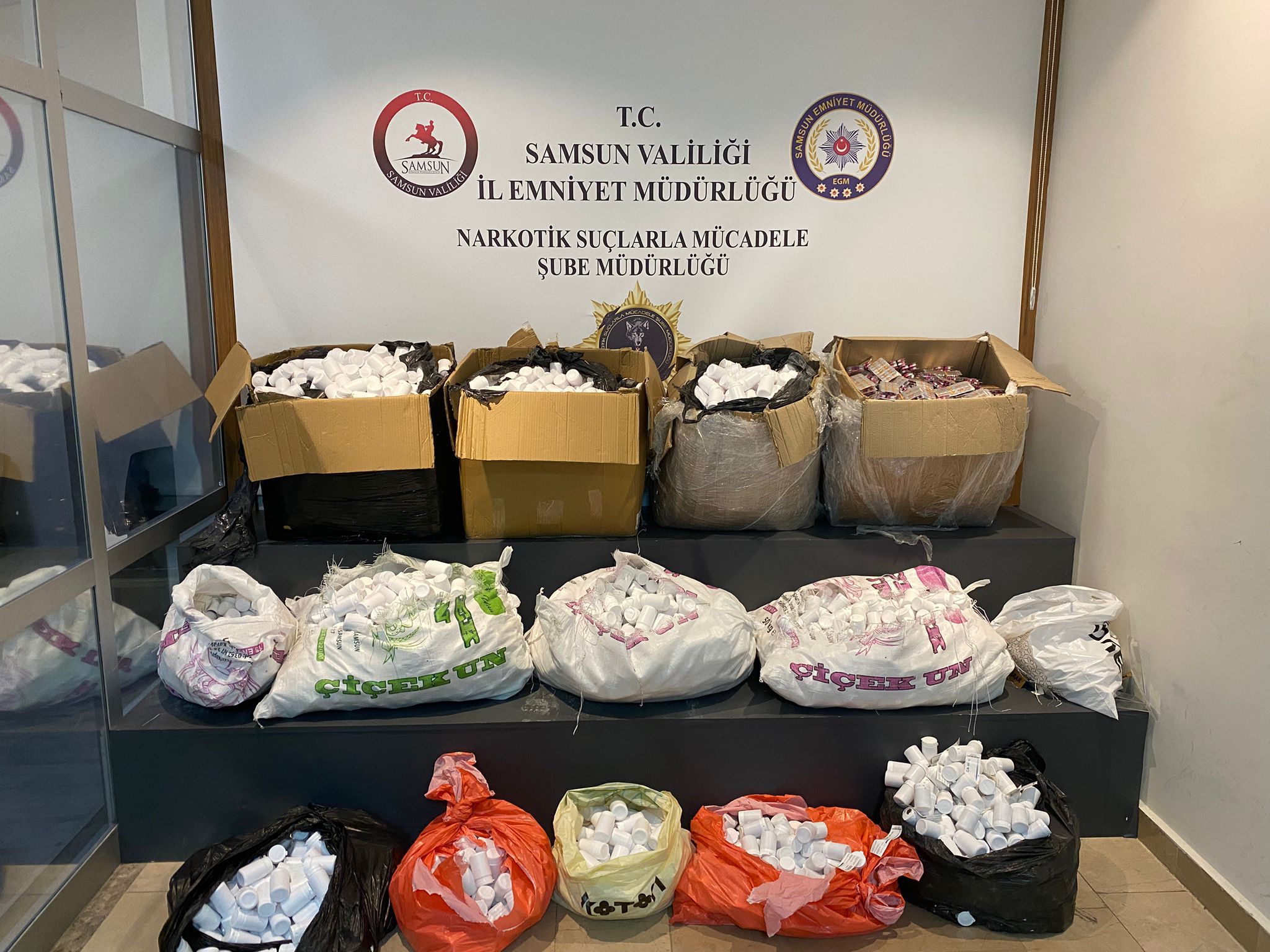 aa-20260105-40164721-40164720-samsunda-236-bin-122-uyusturucu-hap-ele-gecirildi.jpg