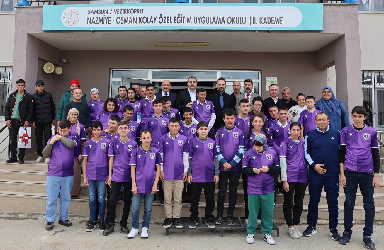 aa-20260206-40481302-40481301-vezirkoprude-ozel-gereksinimli-ogrencilere-samsunspor-formasi-hediye-edildi.jpg