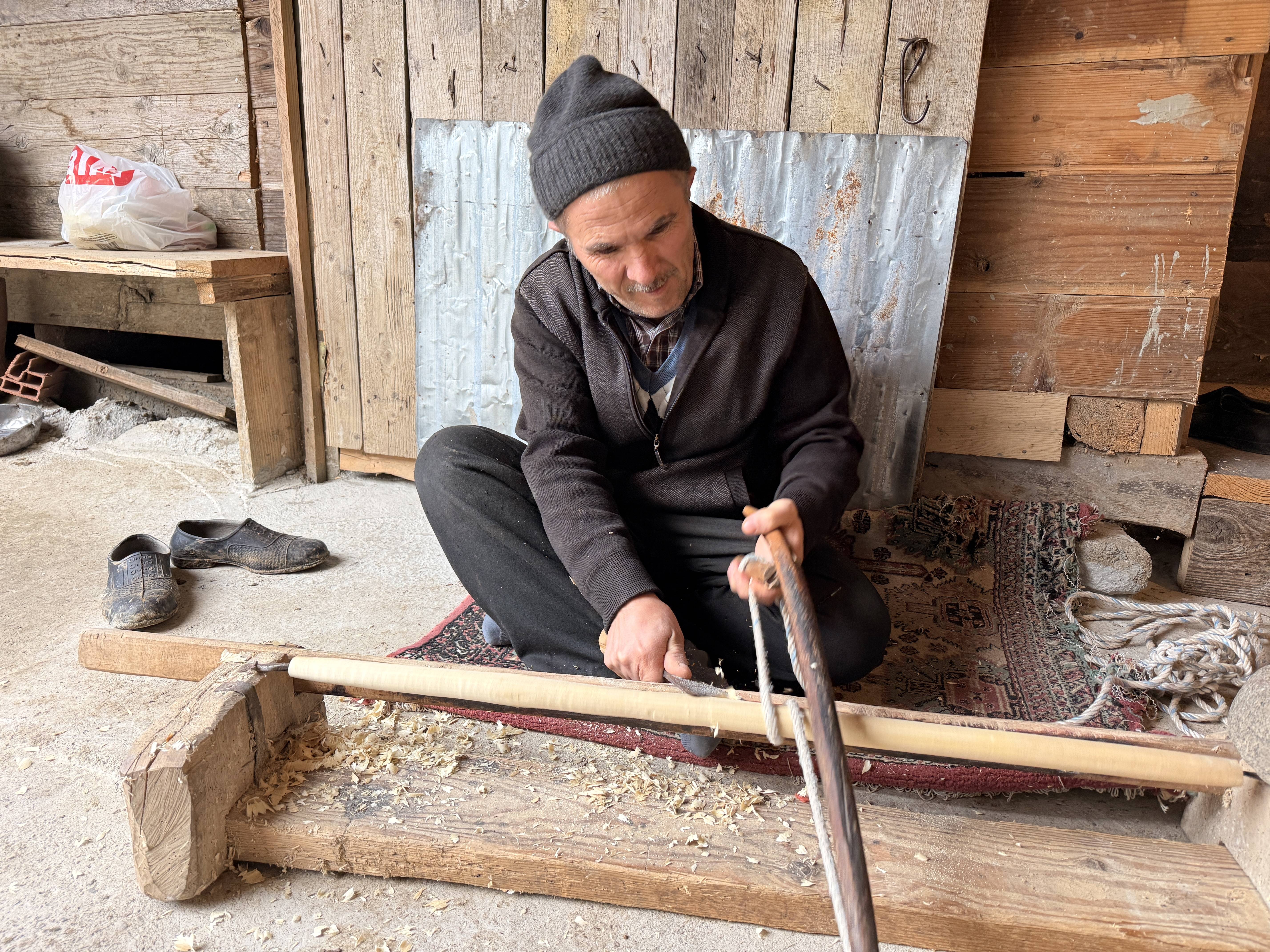 aa-20260214-40551521-40551517-geleneksel-besik-ustasi-kaybolmaya-yuz-tutan-meslegini-yasatmaya-calisiyor.jpg