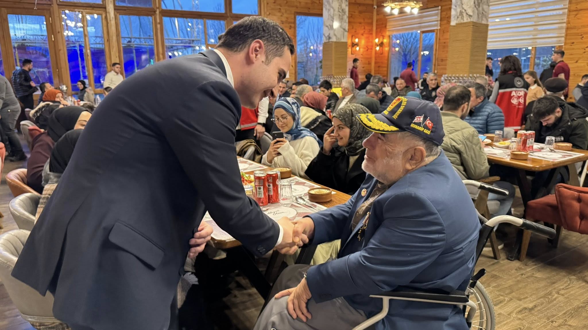aa-20260304-40734483-40734481-salipazarinda-sehit-aileleri-gaziler-ile-oksuz-ve-yetim-cocuklar-iftar-sofrasinda-bulustu.jpg
