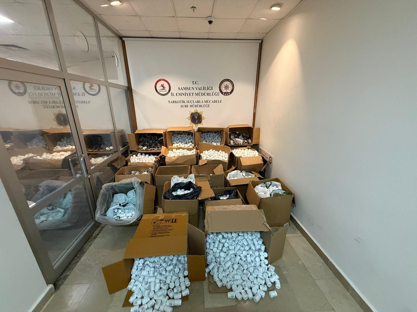 aa-20260305-40737924-40737923-samsunda-421-bin-120-uyusturucu-hap-ele-gecirildi.jpg