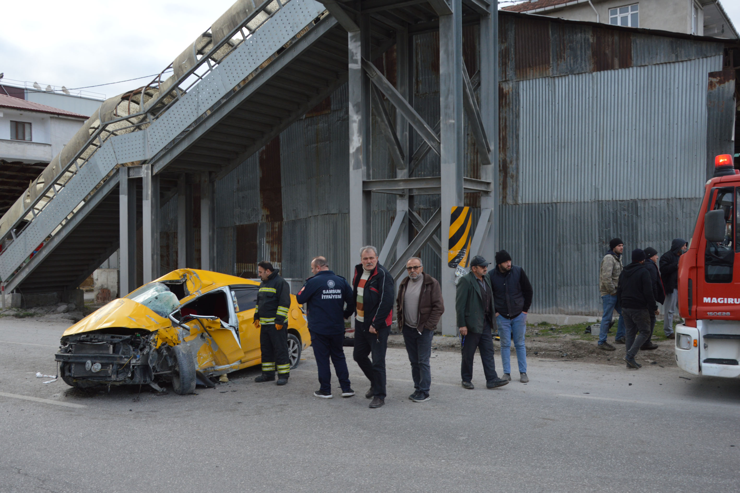 aa-20260308-40769540-40769537-samsunda-ust-gecide-carpan-otomobilin-surucusu-agir-yaralandi.jpg
