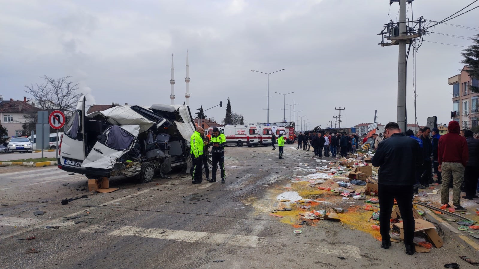 aa-20260324-40910409-40910406-samsunda-alti-aracin-karistigi-kazada-19-kisi-yaralandi.jpg