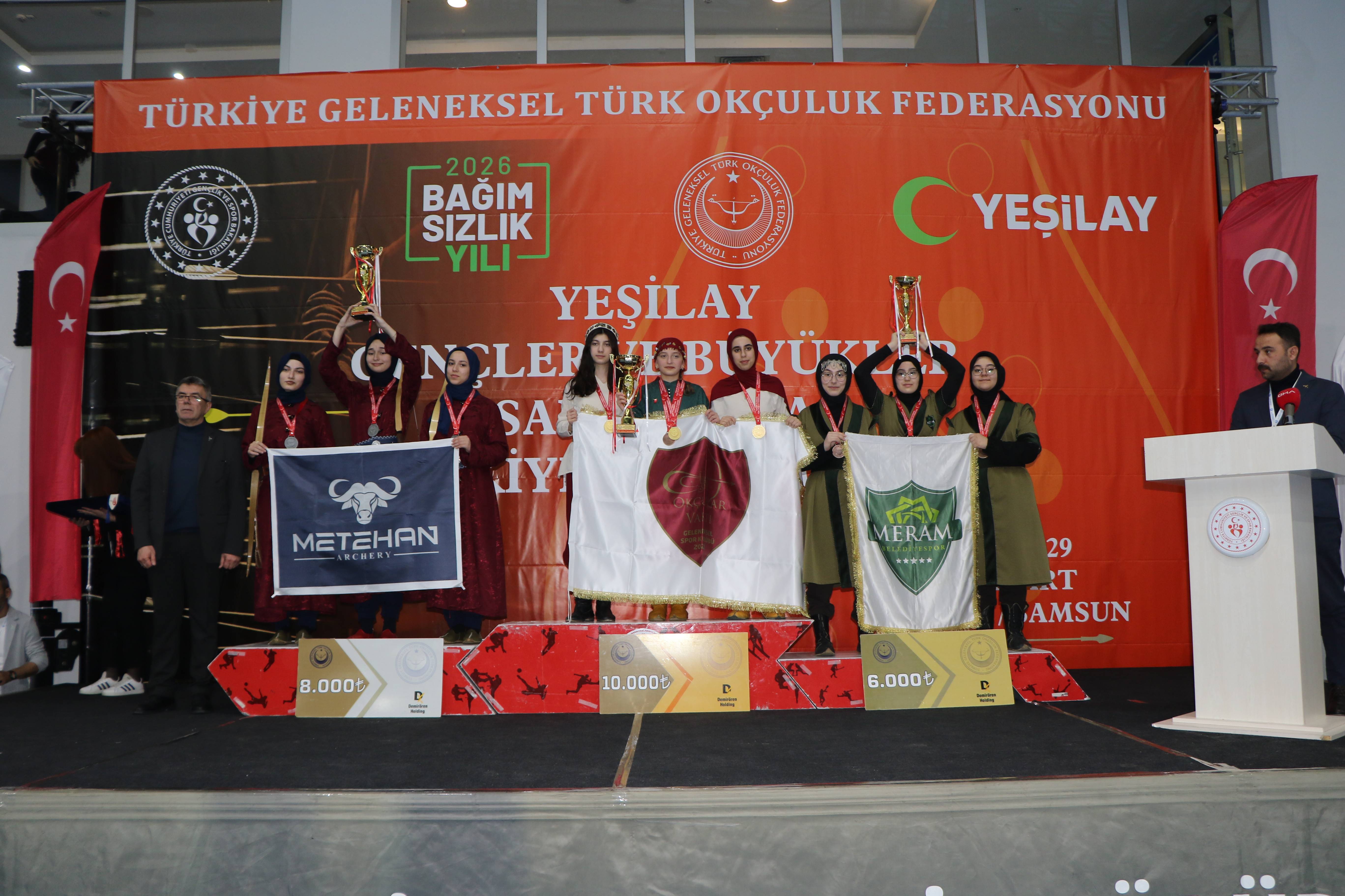 gencler-ve-buyukler-salon-puta-turkiye-s-1234775-367213.jpg