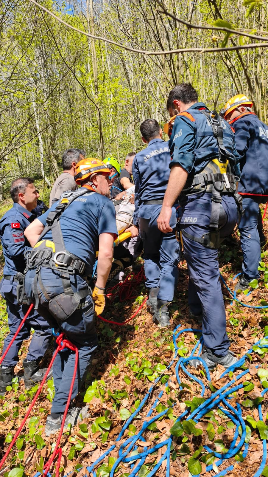 aa-20260426-41219330-41219328-samsunda-kayalik-alana-dusen-vatandas-afadin-ipli-istasyon-sistemiyle-kurtarildi.jpg