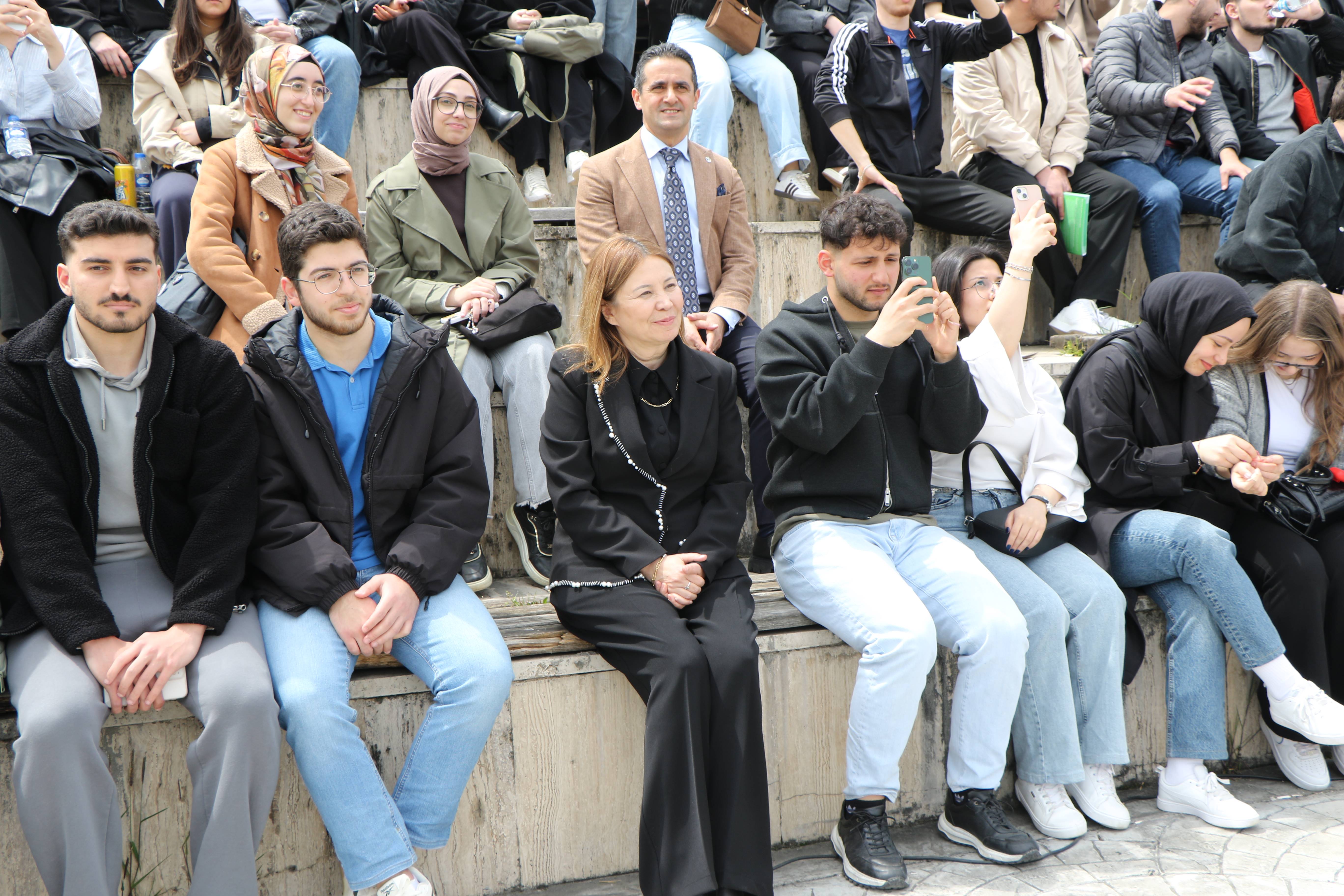 omude-universiteli-ogrenciler-hidirelle-1296386-385659.jpg