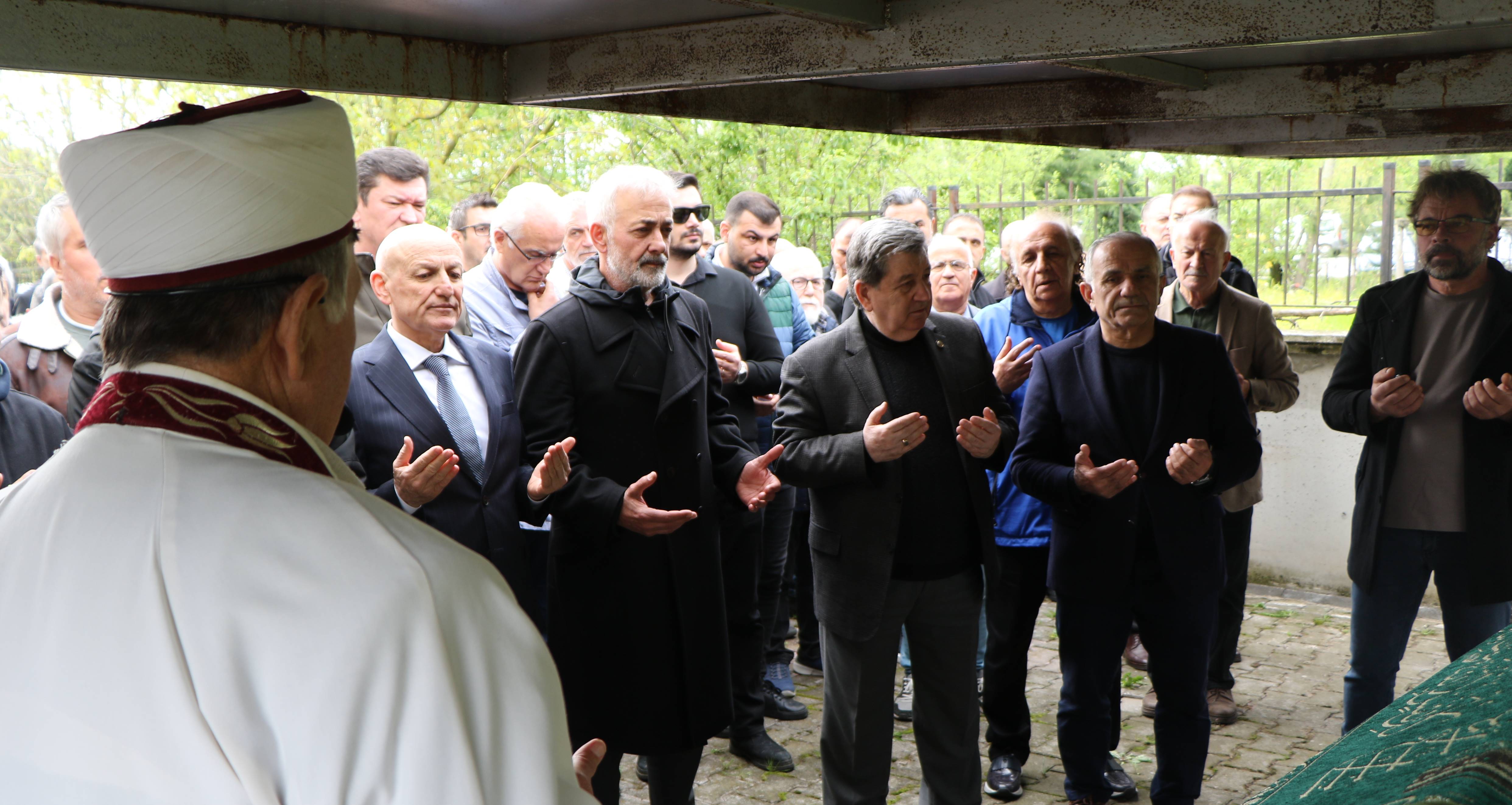 oyuncu-mehmet-aslantug-annesini-son-yol-1294857-385228.jpg