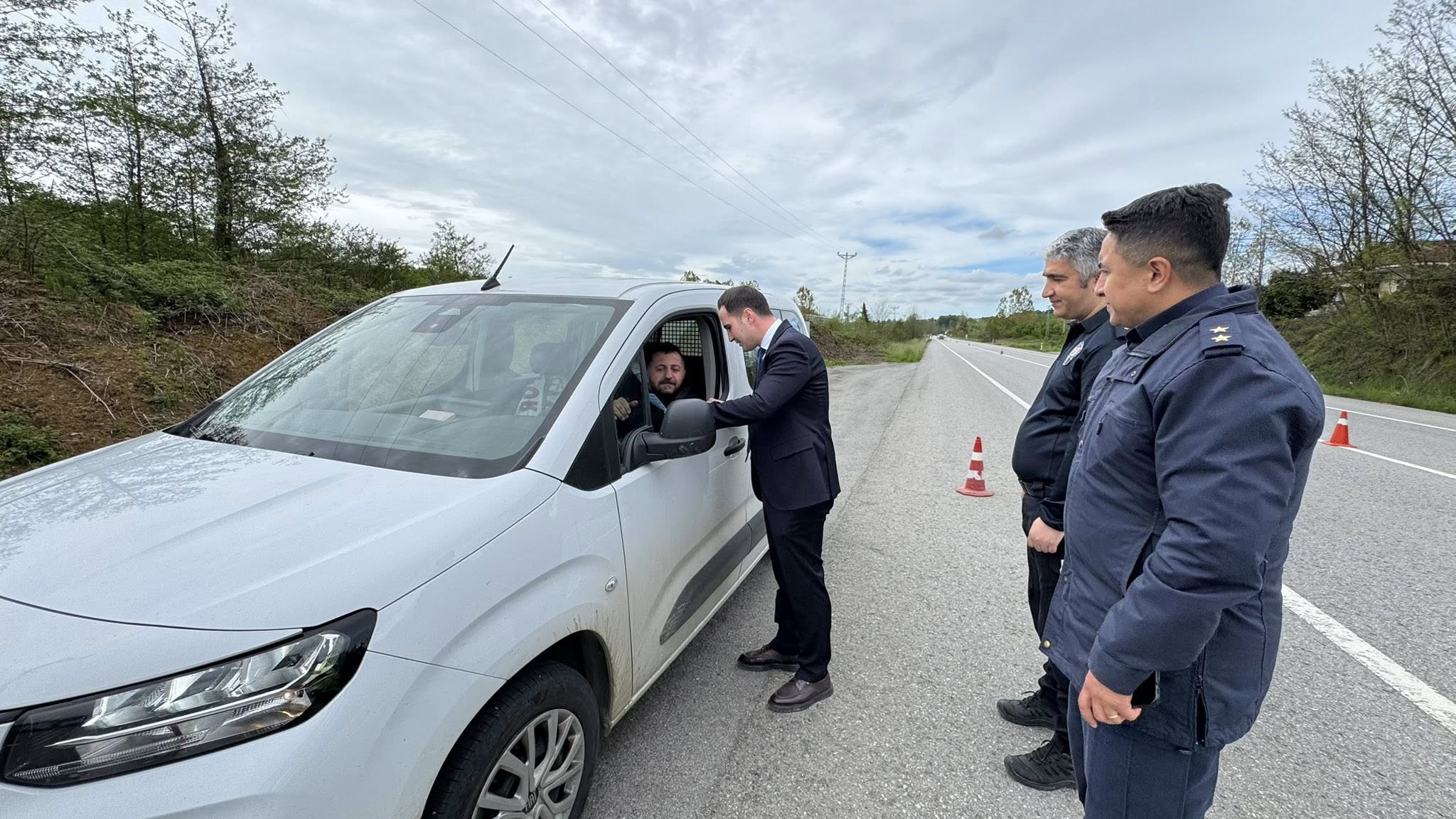 aa-20260506-41308015-41308013-salipazari-kaymakami-beyazit-trafik-denetimlerine-katildi.jpg