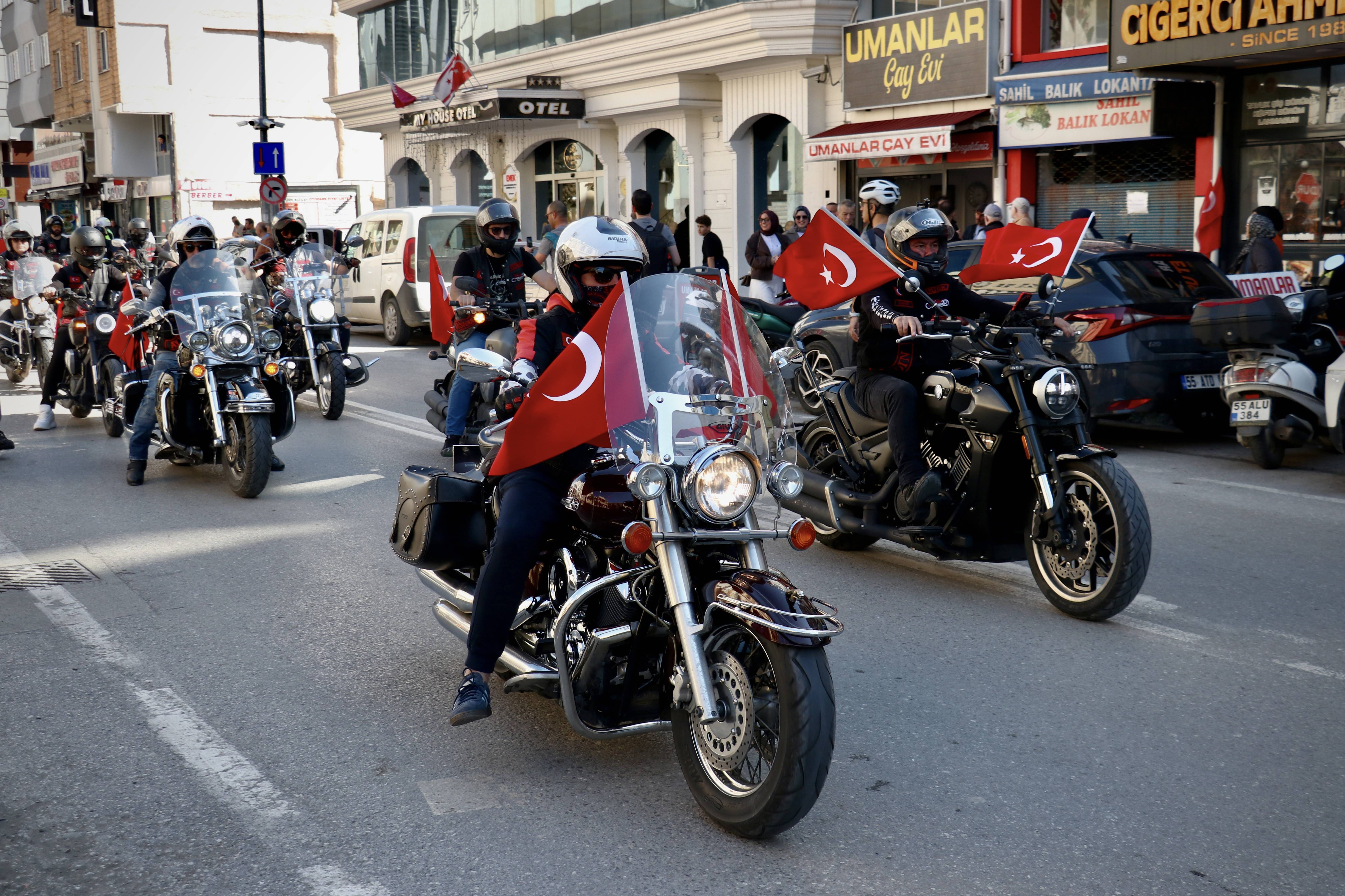aa-20260516-41402745-41402740-motosiklet-tutkunlari-19-mayis-icin-samsunda-tur-atti.jpg