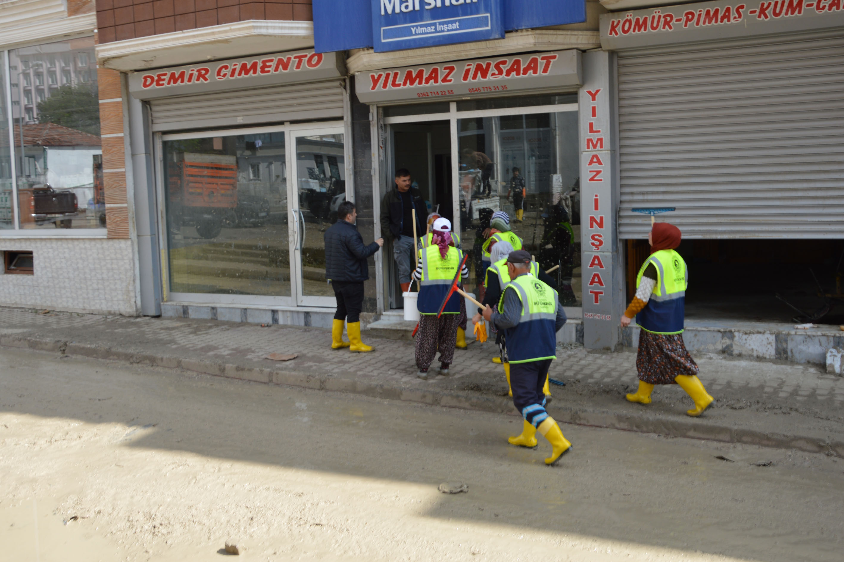 aa-20260517-41408229-41408224-havzada-selin-izlerini-silmeye-kadin-isciler-destek-oluyor.jpg