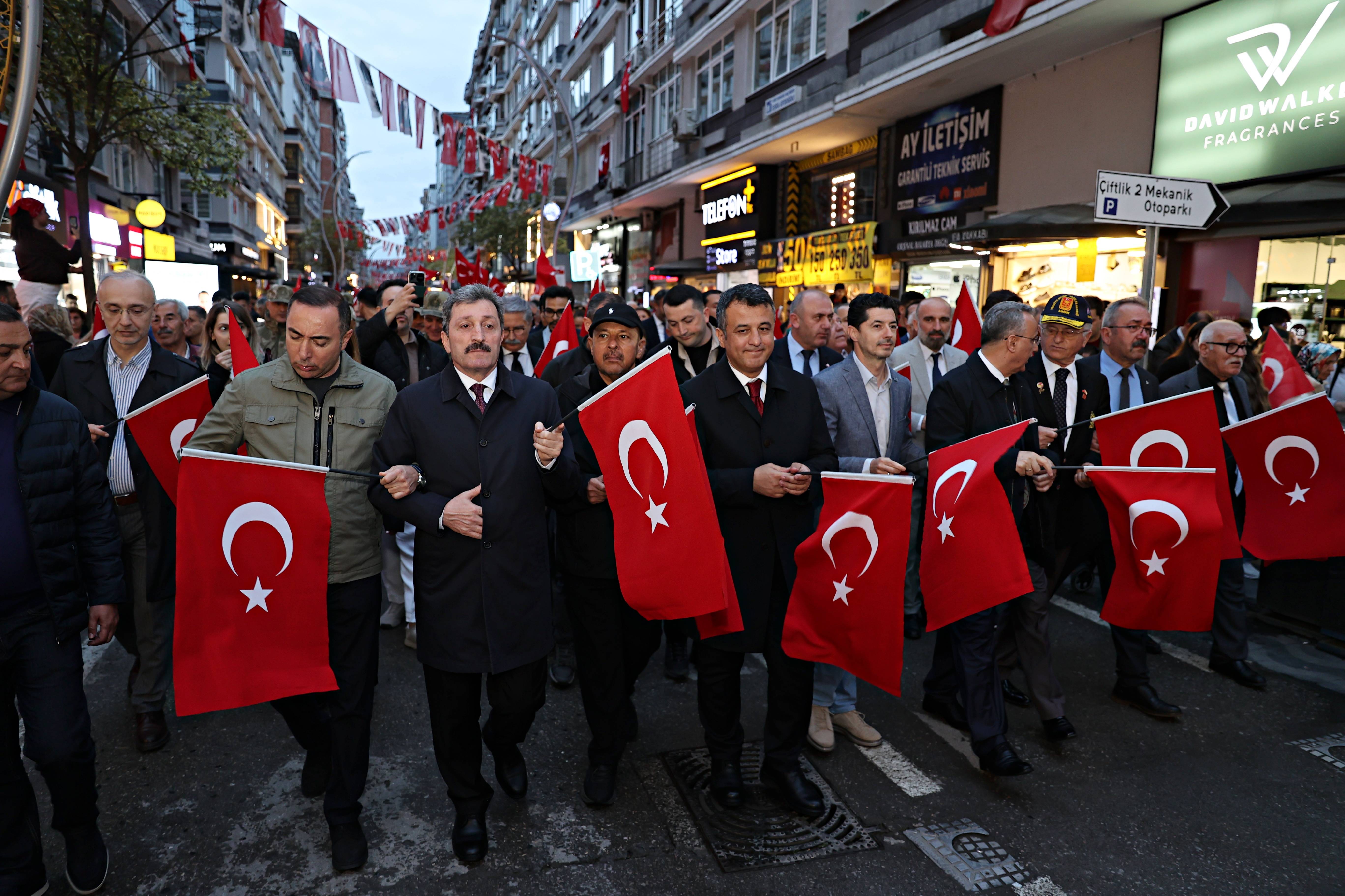aa-20260518-41423295-41423281-samsunda-bayrak-ve-fener-alayi-yuruyusu-duzenlendi.jpg