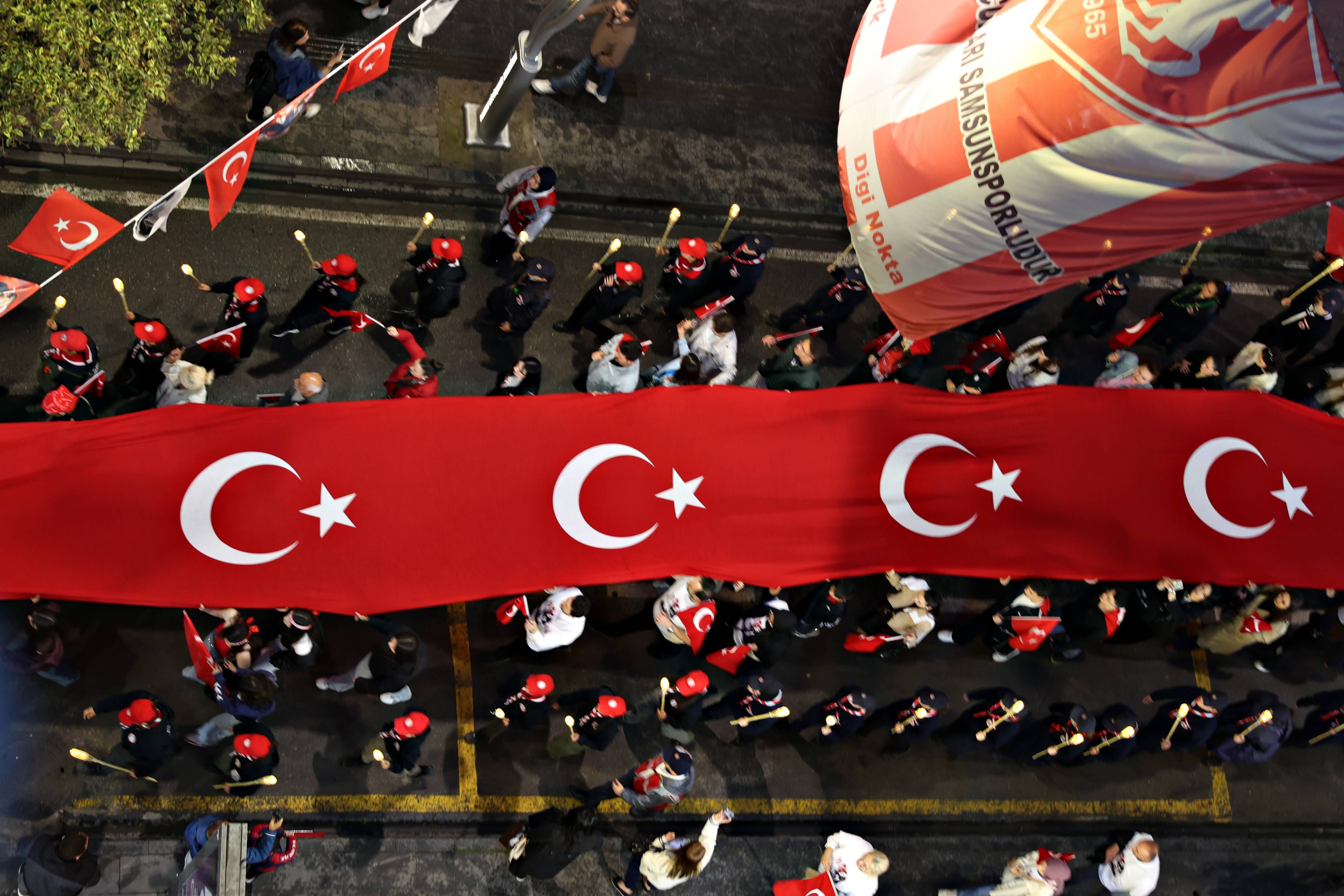 aa-20260518-41423295-41423282-samsunda-bayrak-ve-fener-alayi-yuruyusu-duzenlendi.jpg