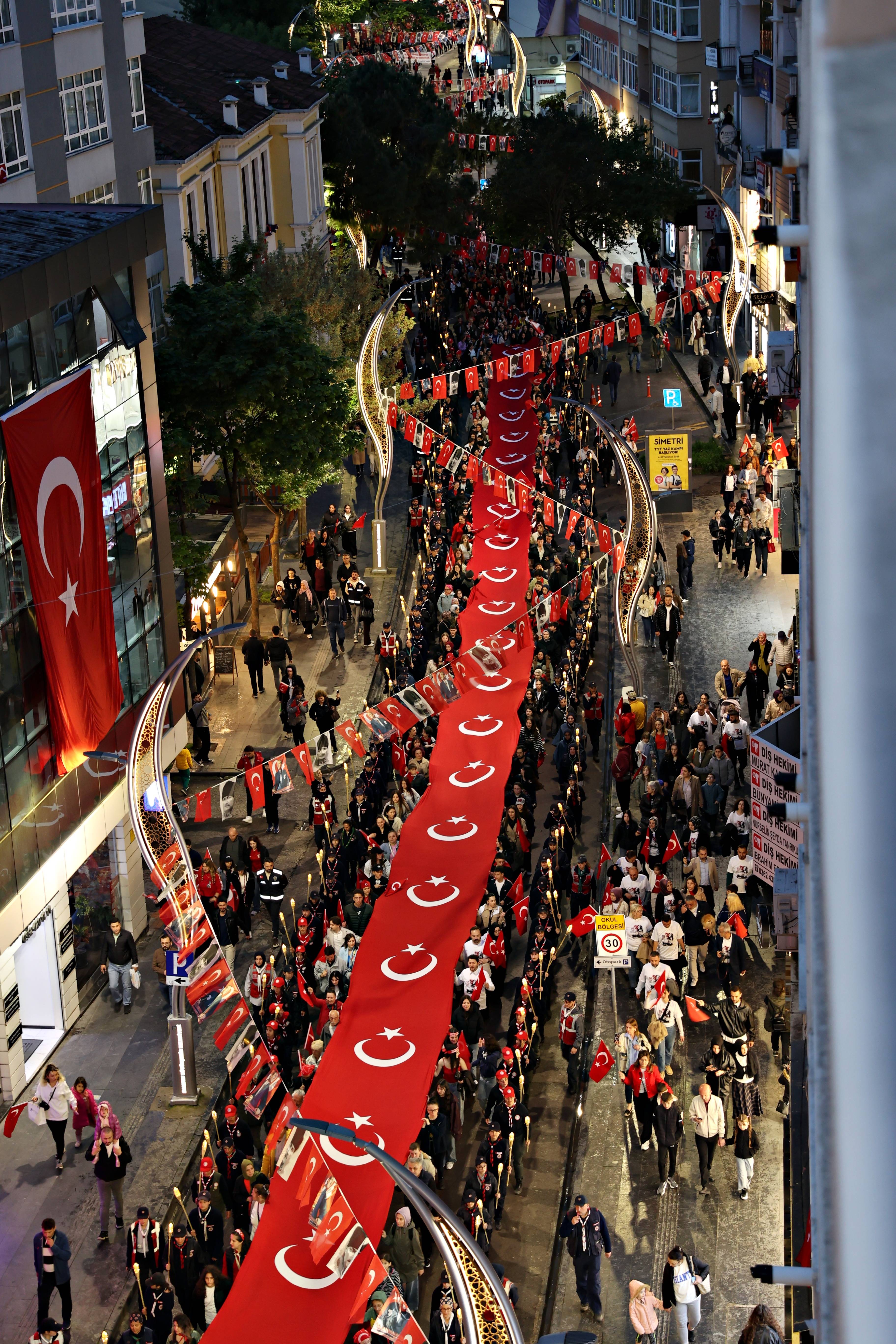 aa-20260518-41423295-41423283-samsunda-bayrak-ve-fener-alayi-yuruyusu-duzenlendi.jpg