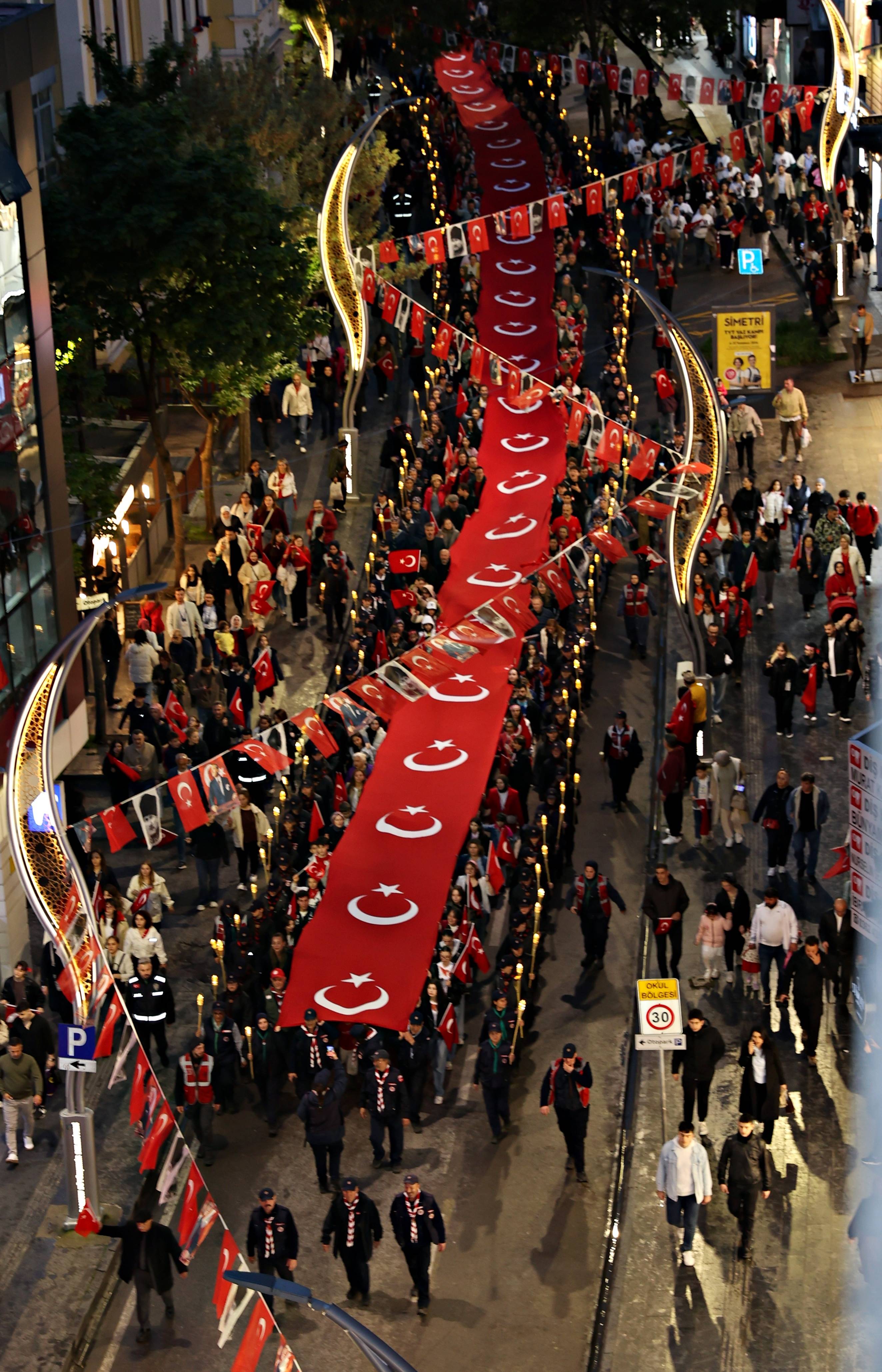 aa-20260518-41423295-41423293-samsunda-bayrak-ve-fener-alayi-yuruyusu-duzenlendi.jpg