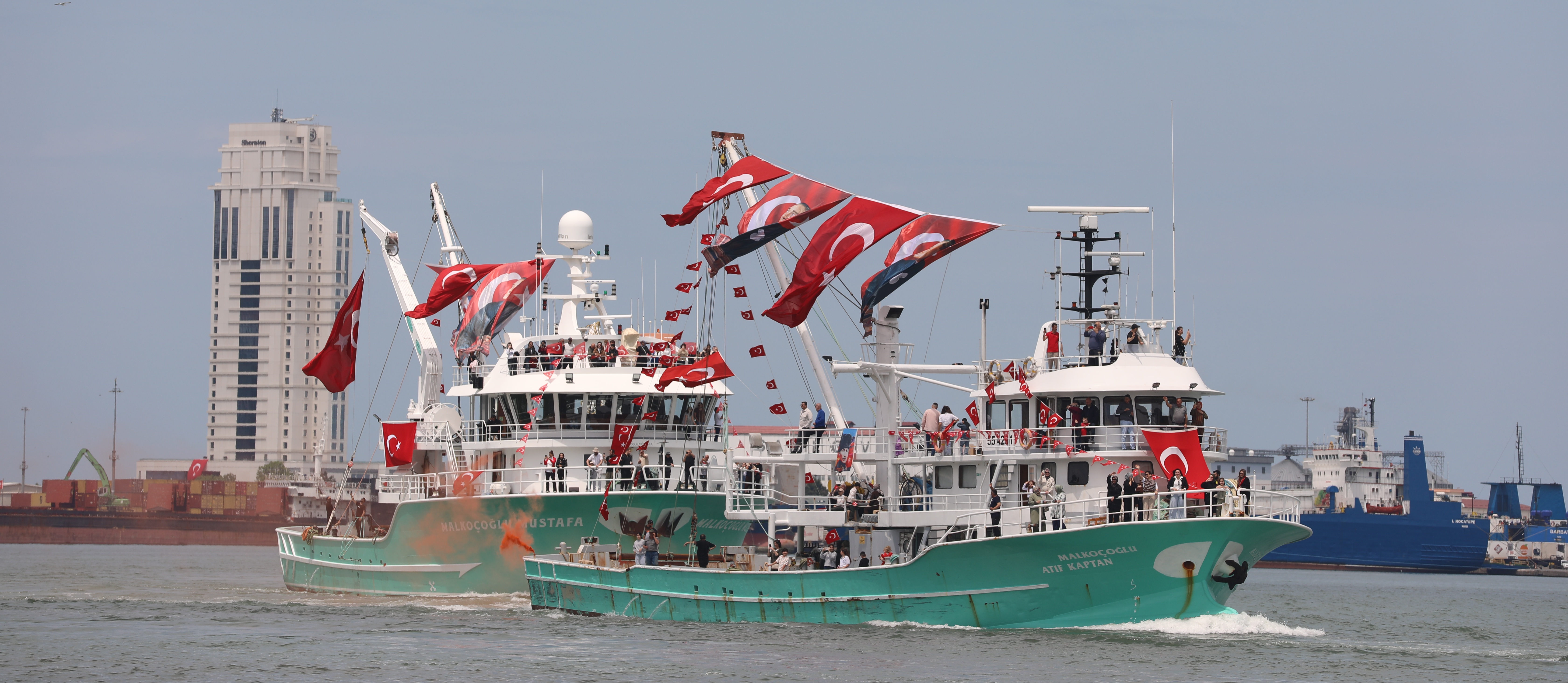 aa-20260519-41428900-41428896-samsunda-turk-bayraklari-ve-ataturk-posterleriyle-suslenen-gemiler-gecis-toreni-yapti.jpg