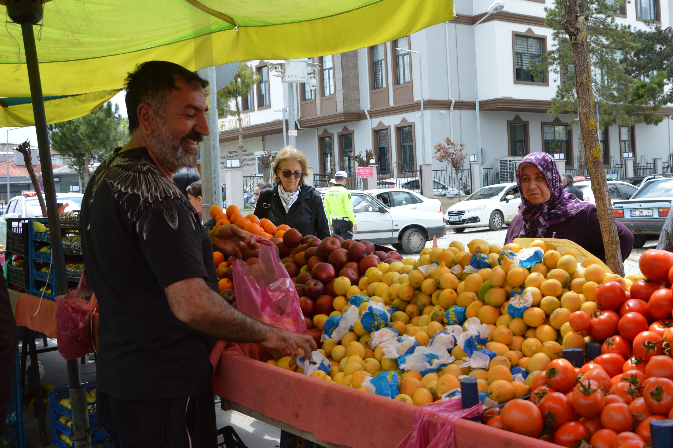 aa-20260520-41435958-41435957-havzada-yas-meyve-sebze-saticisi-halka-destek-icin-yari-fiyatina-satis-yapti.jpg